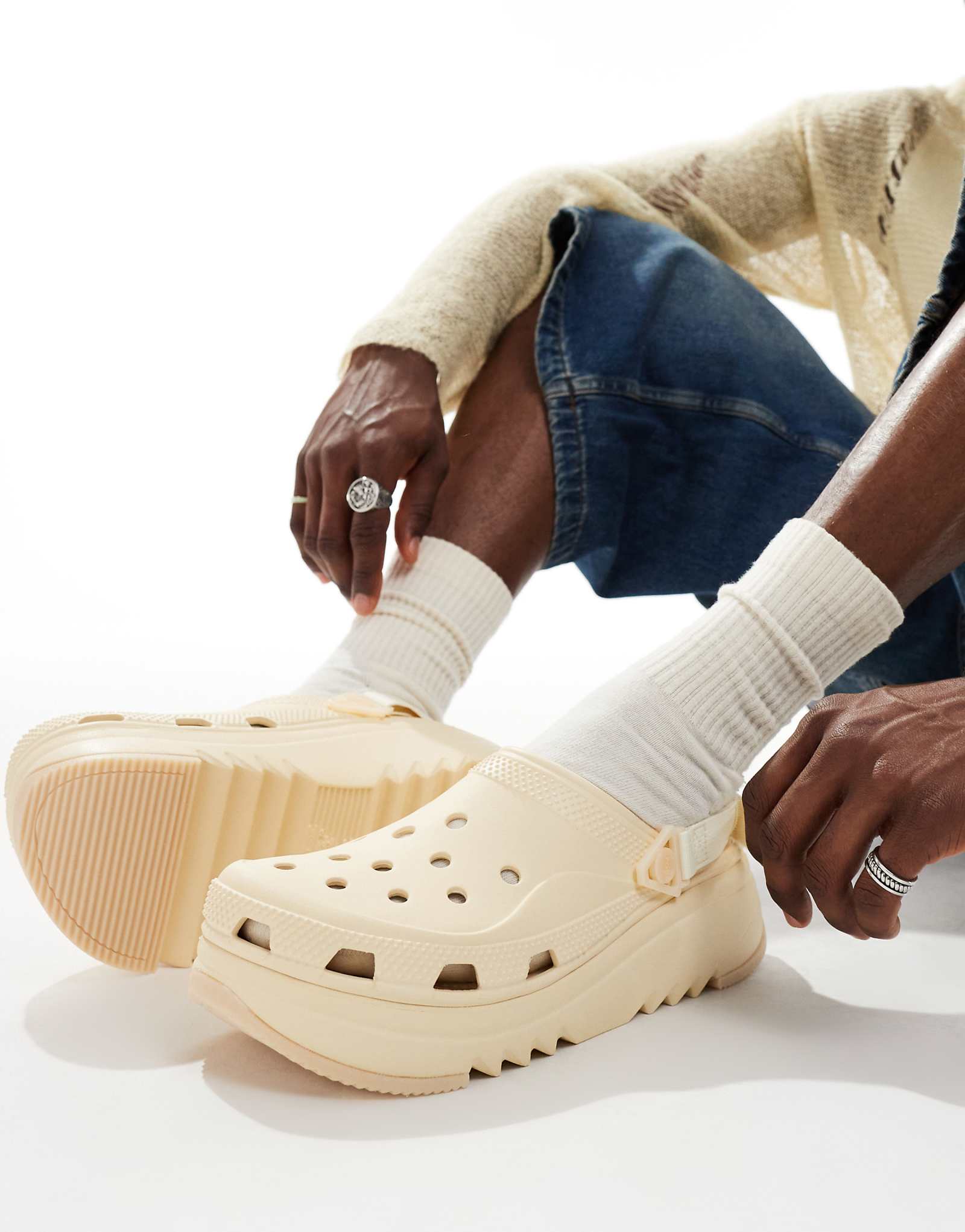 Классические туристические сабо Crocs в ванильном цвете 7390₽