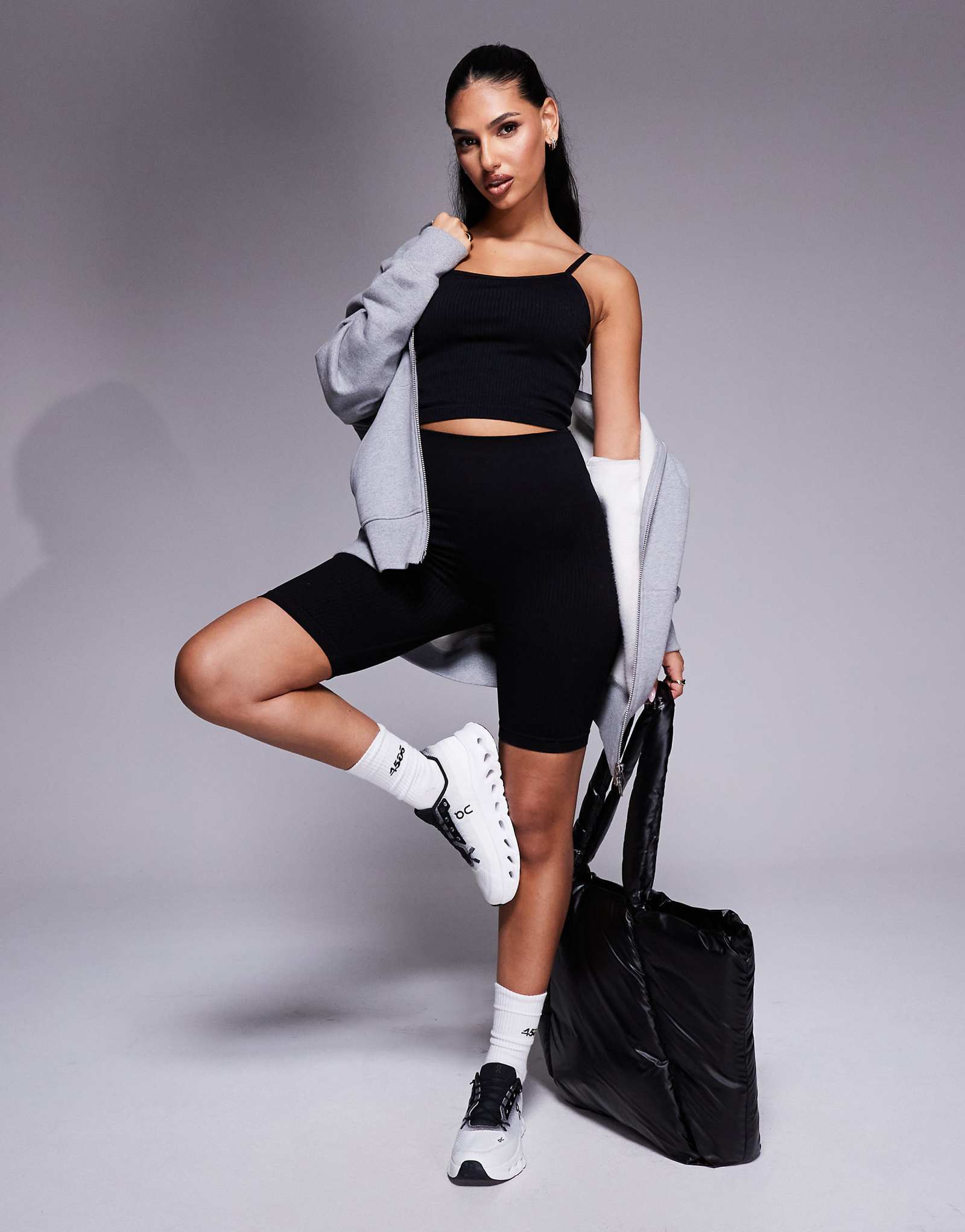 4505 Icon бесшовные быстросохнущие 8-дюймовые леггинсы в рубчик Icon черного цвета 4190₽