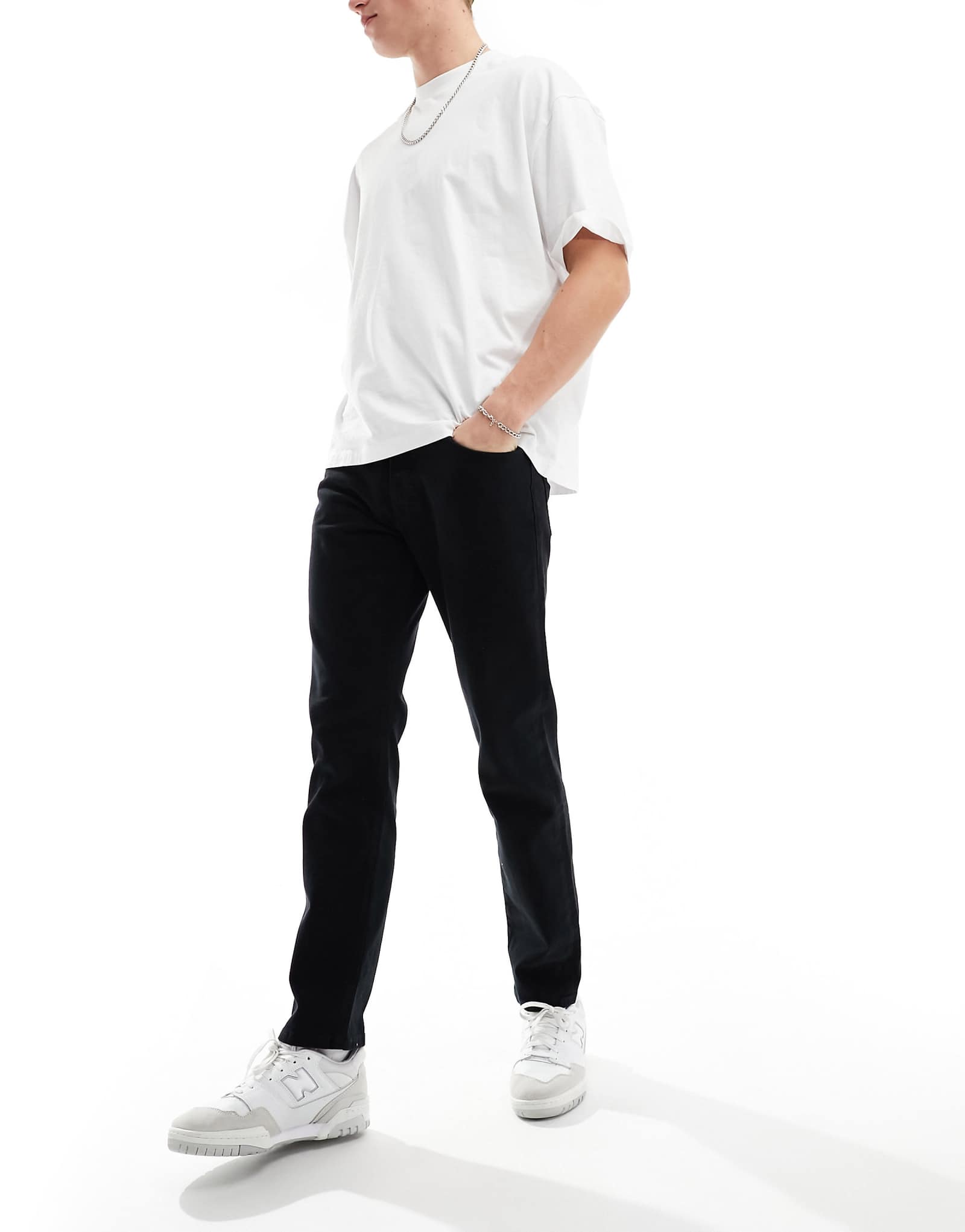 Джинсы с прямыми штанинами BOSS Orange ReMaine черного цвета 14990₽