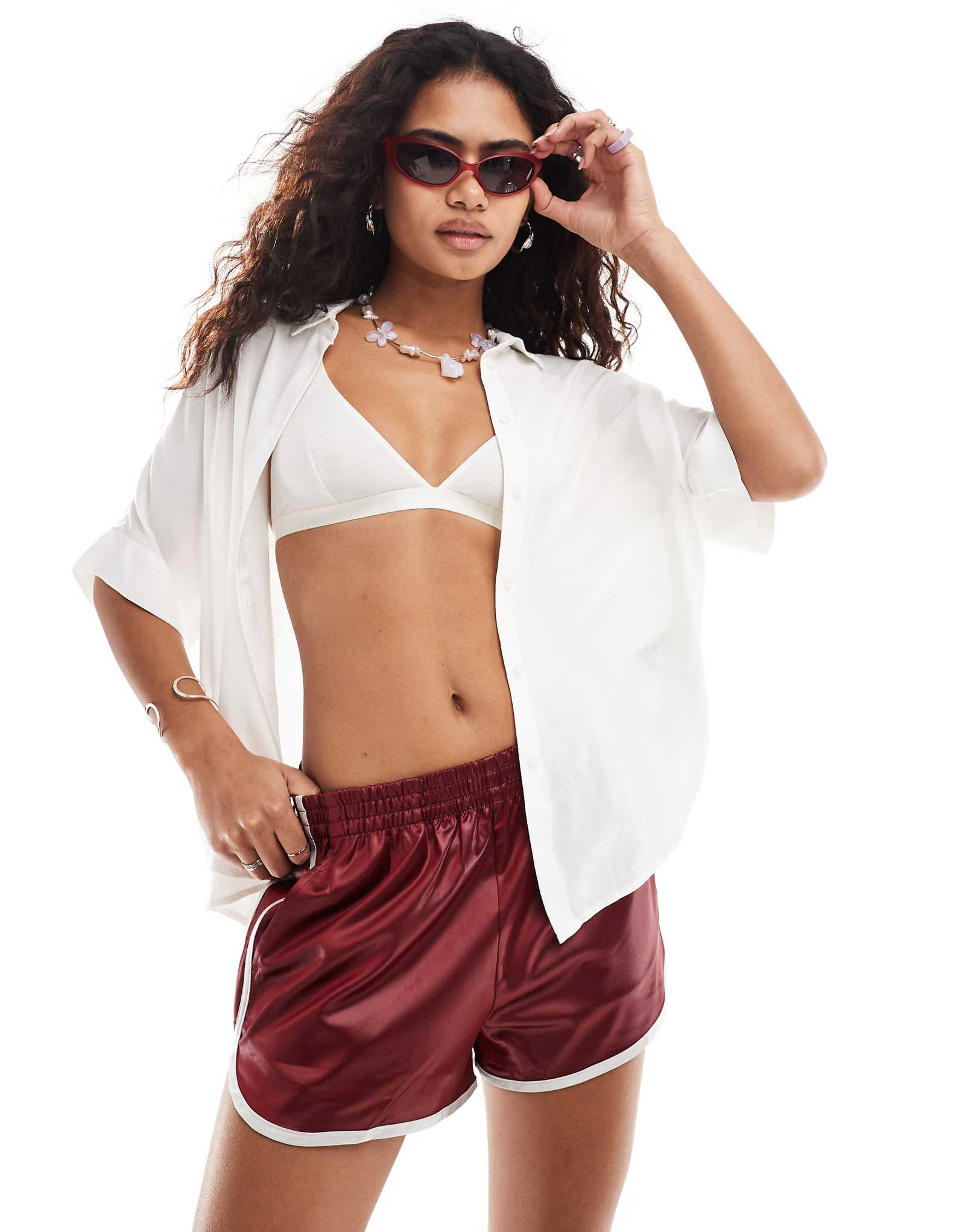 Облегающая блузка Monki oversize белого цвета 2890₽