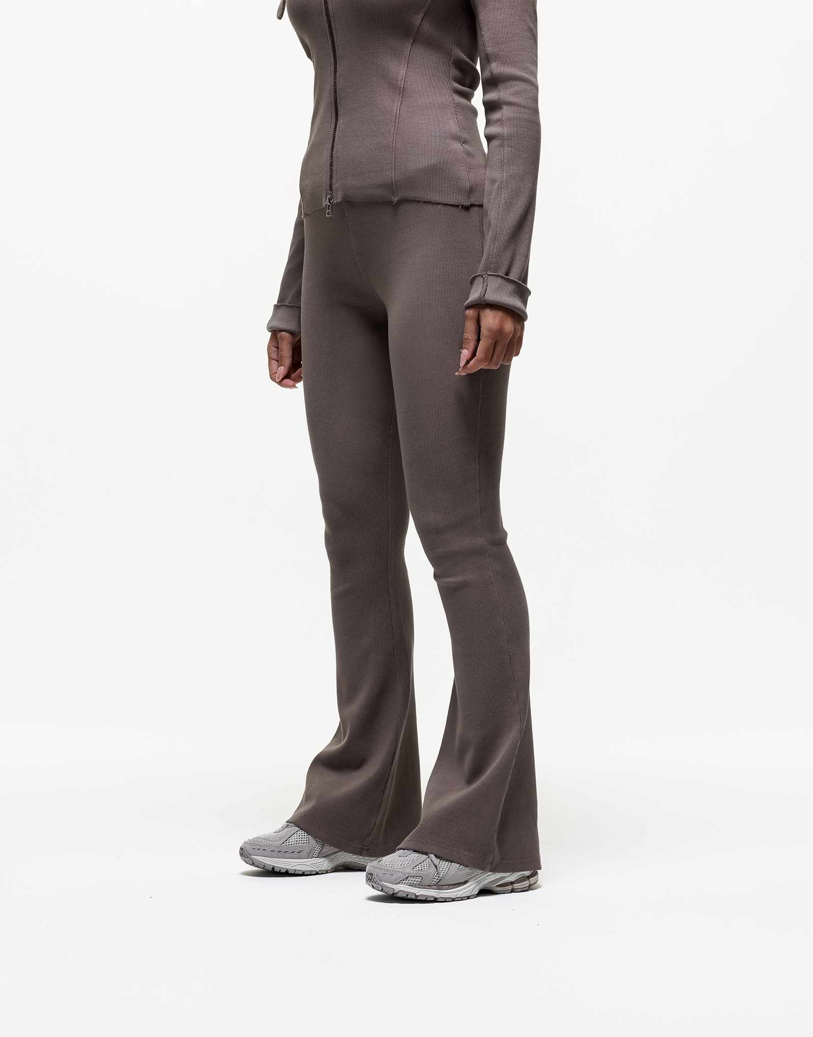 Ни на что не годные расклешенные леггинсы в рубчик коричневого цвета