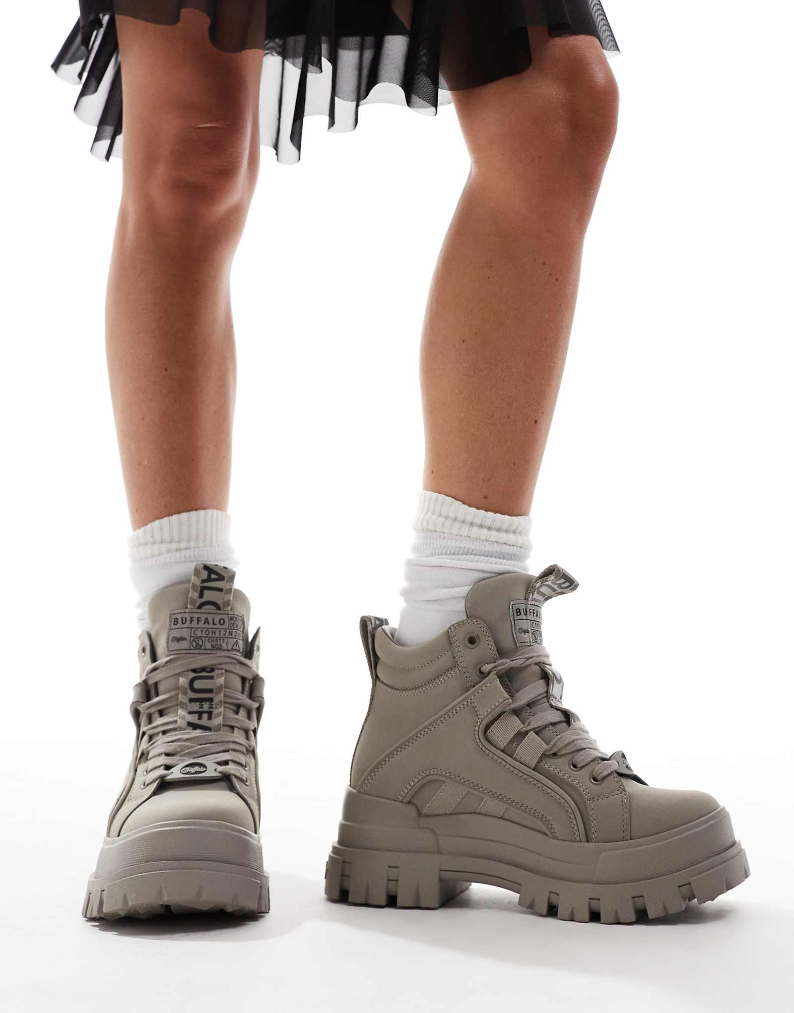 Средний ботинок Buffalo Aspha NC серого цвета 27390₽