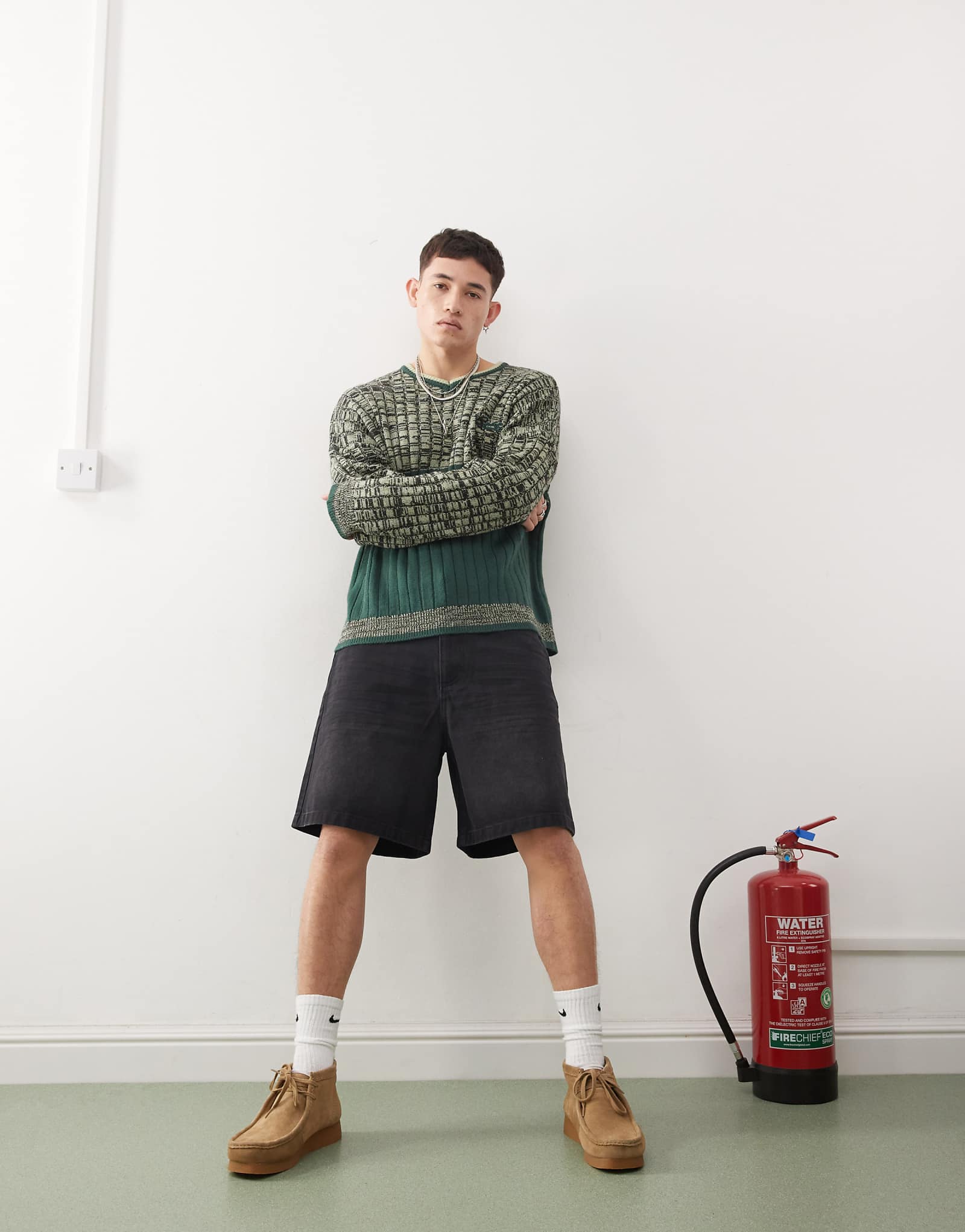 Джинсовые шорты COLLUSION X005 средней посадки черного цвета застиранные 5690₽