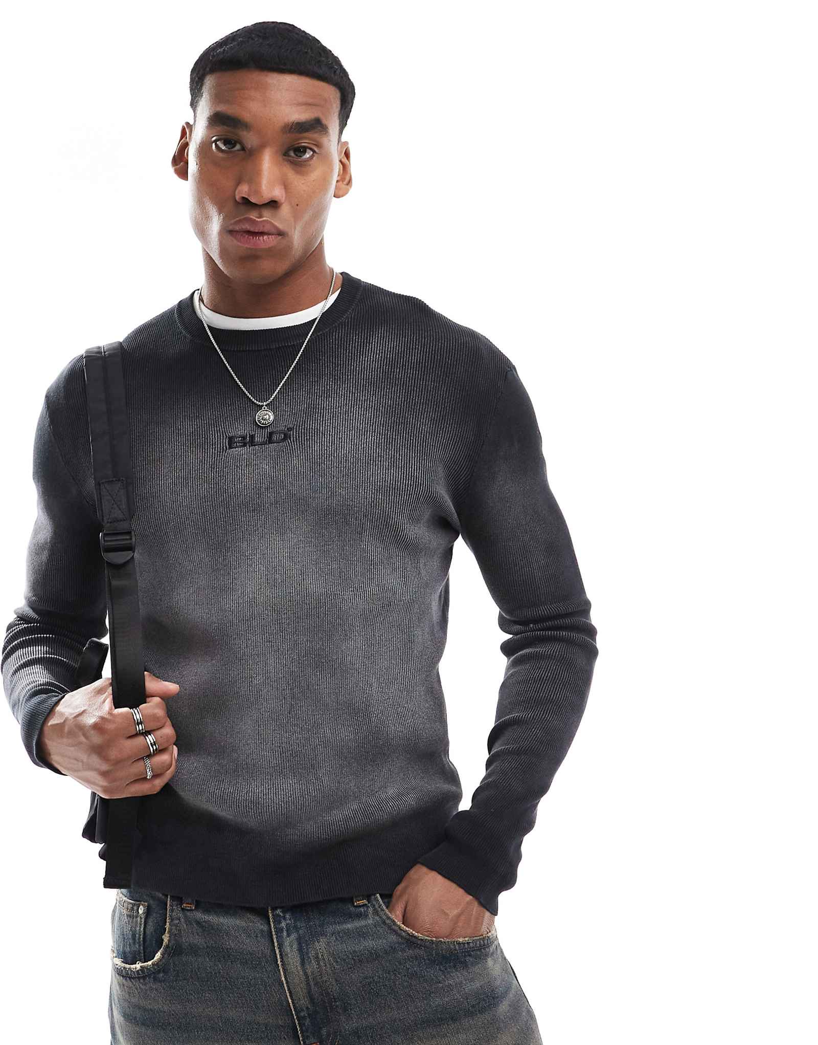 Выцветший вязаный свитер Bershka черного цвета 4790₽