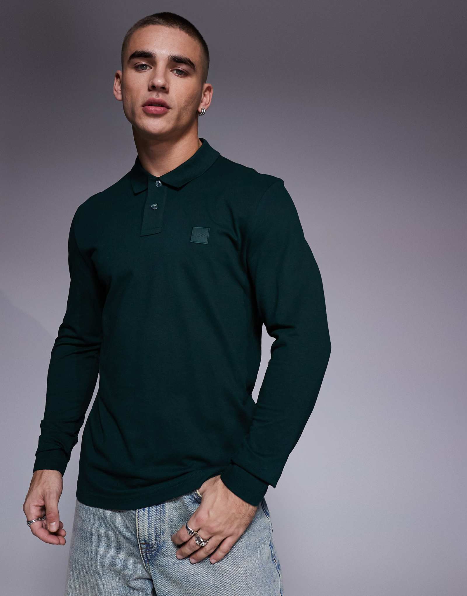 Поло из пике с длинным рукавом и логотипом Passerby в тон BOSS оранжевого цвета приталенное темно-зеленое 18690₽