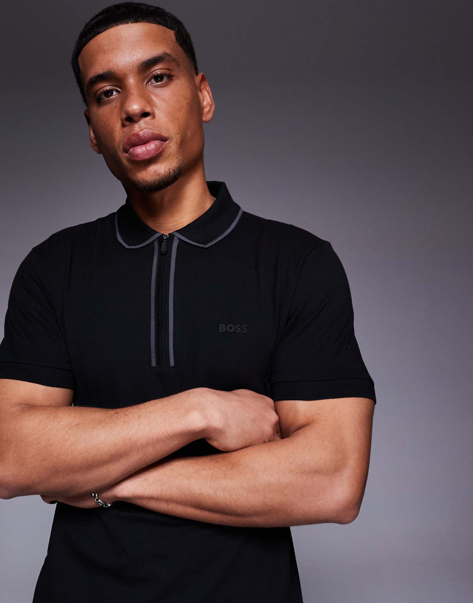 Рубашка-поло из пике обычного покроя черного цвета с застежкой-молнией BOSS Green Philix Tape 18390₽