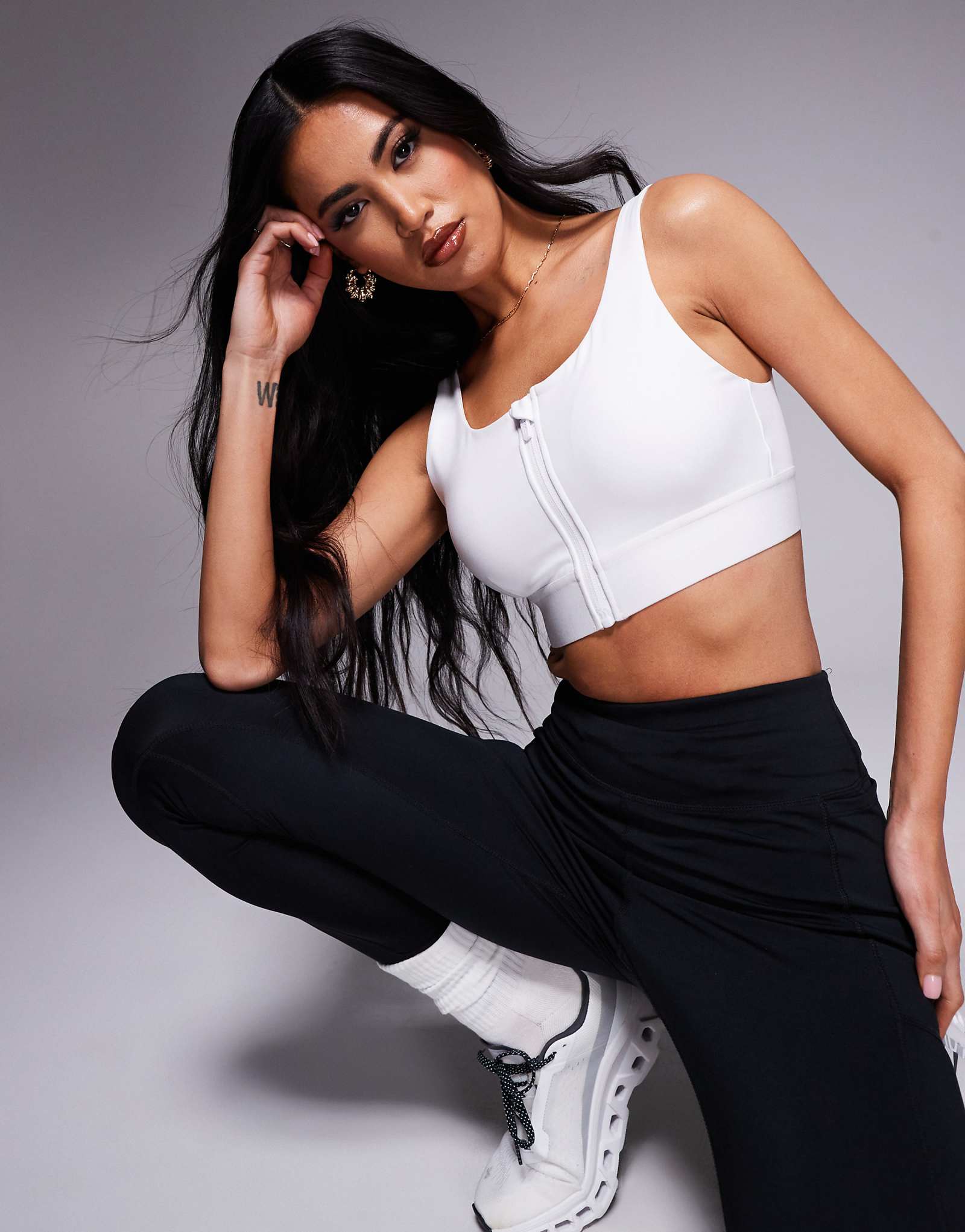 4505 Спортивный бюстгальтер Icon на молнии спереди с высокой поддержкой регулируемыми бретелями и съемной подкладкой белого цвета 8190₽