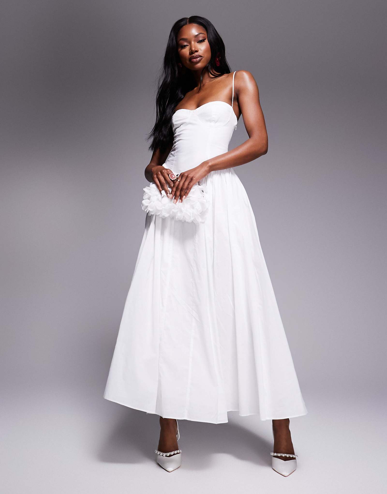 Макси-платье с корсетом на завязках от Bardot белого цвета 39390₽