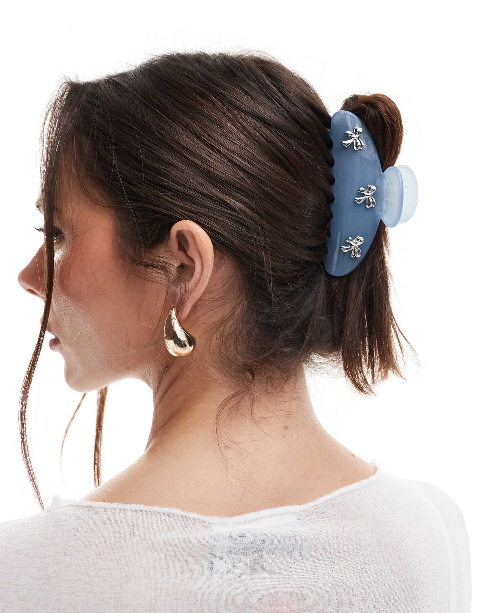 Гламурный бант украшенный когтем для волос синего цвета 2290₽