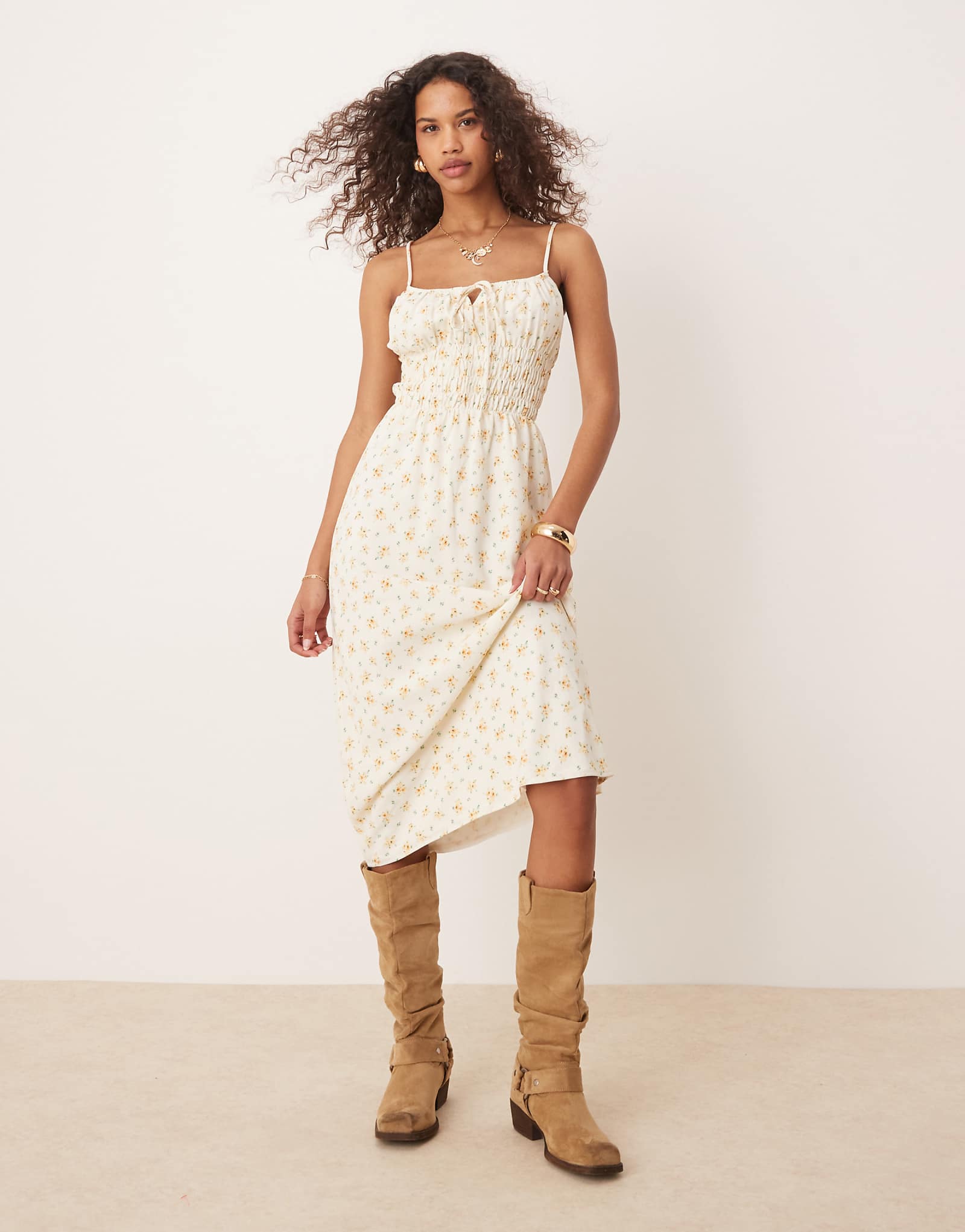 Платье миди в складку Kiss The Sky с желтым цветочным принтом