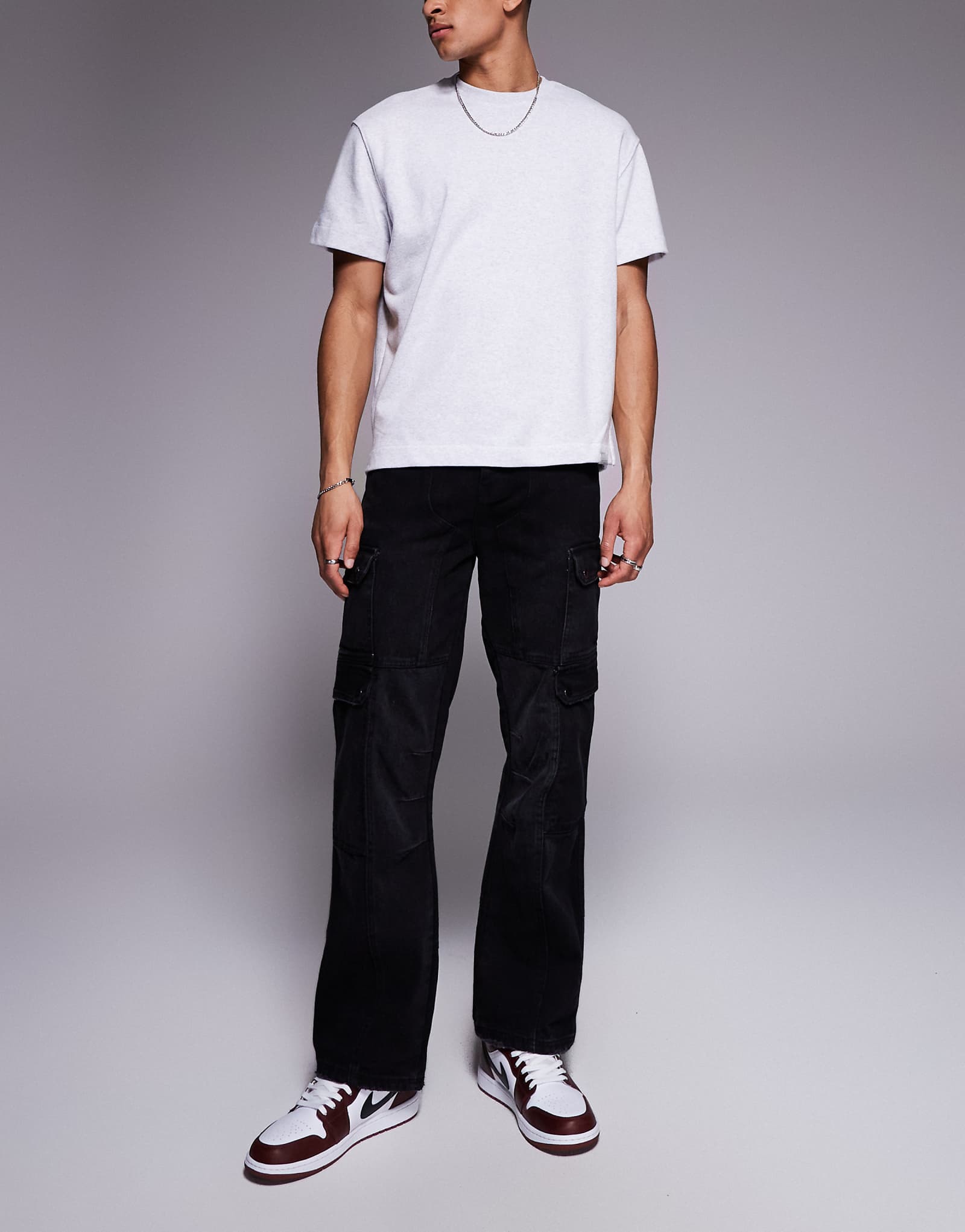 Никуда не годные мешковатые джинсы черного цвета 8590₽