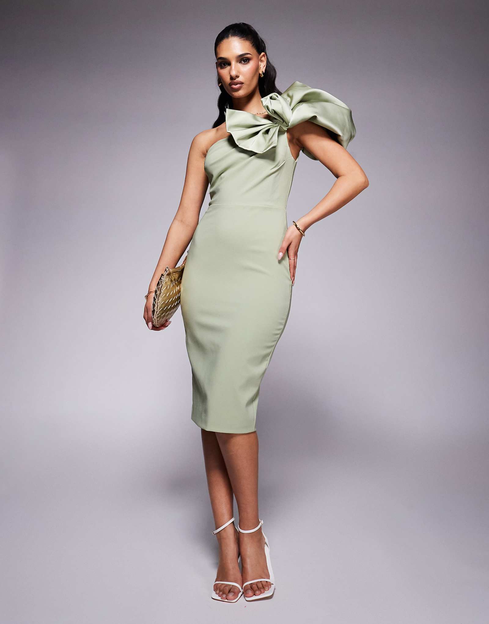 Роскошное миди-платье Alice с отделкой на одном плече цвета шалфея зеленого цвета 22990₽