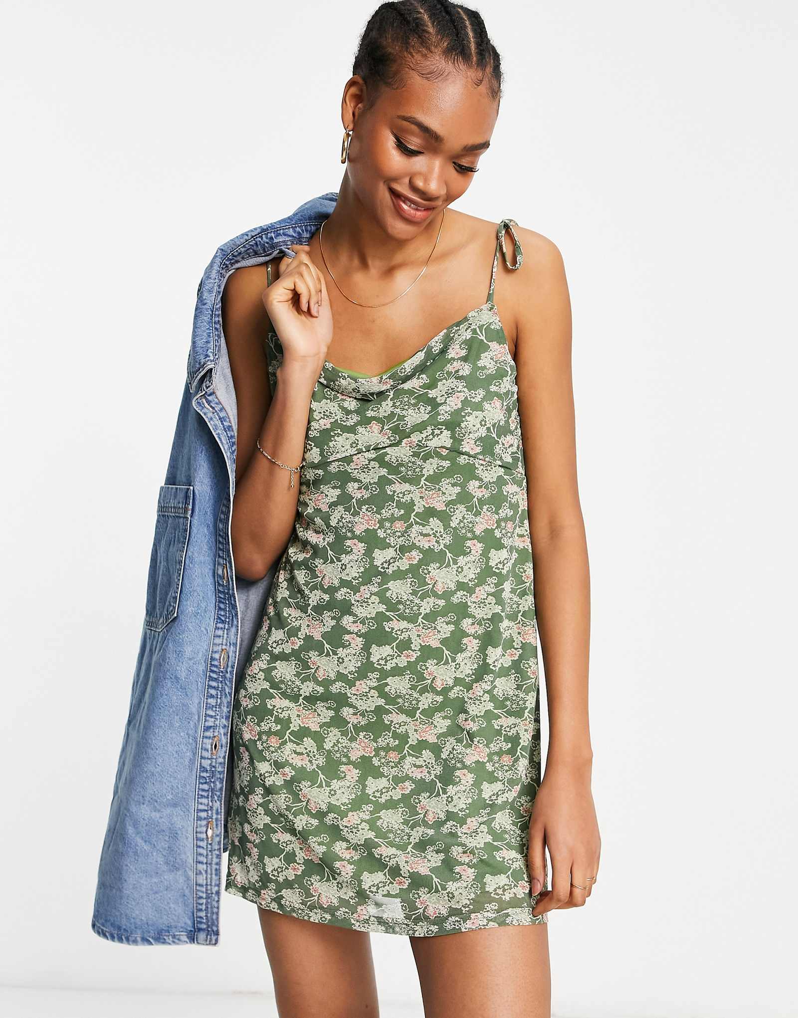 Мини-платье на бретельках Fashion Union с глубоким вырезом из цветочной сетки