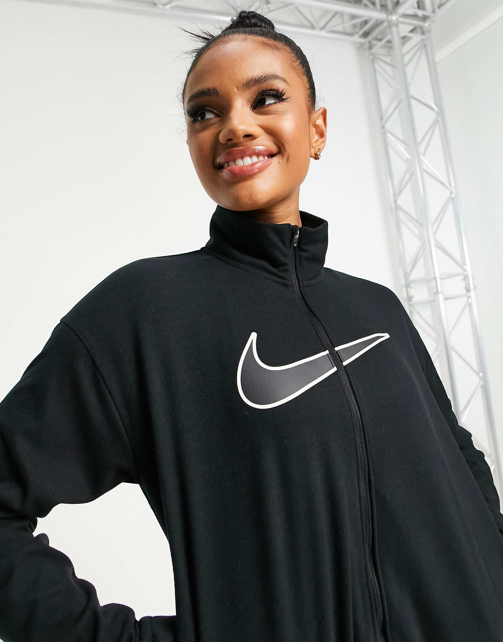Флисовая куртка для бега Nike Running Dri-FIT Swoosh черного цвета