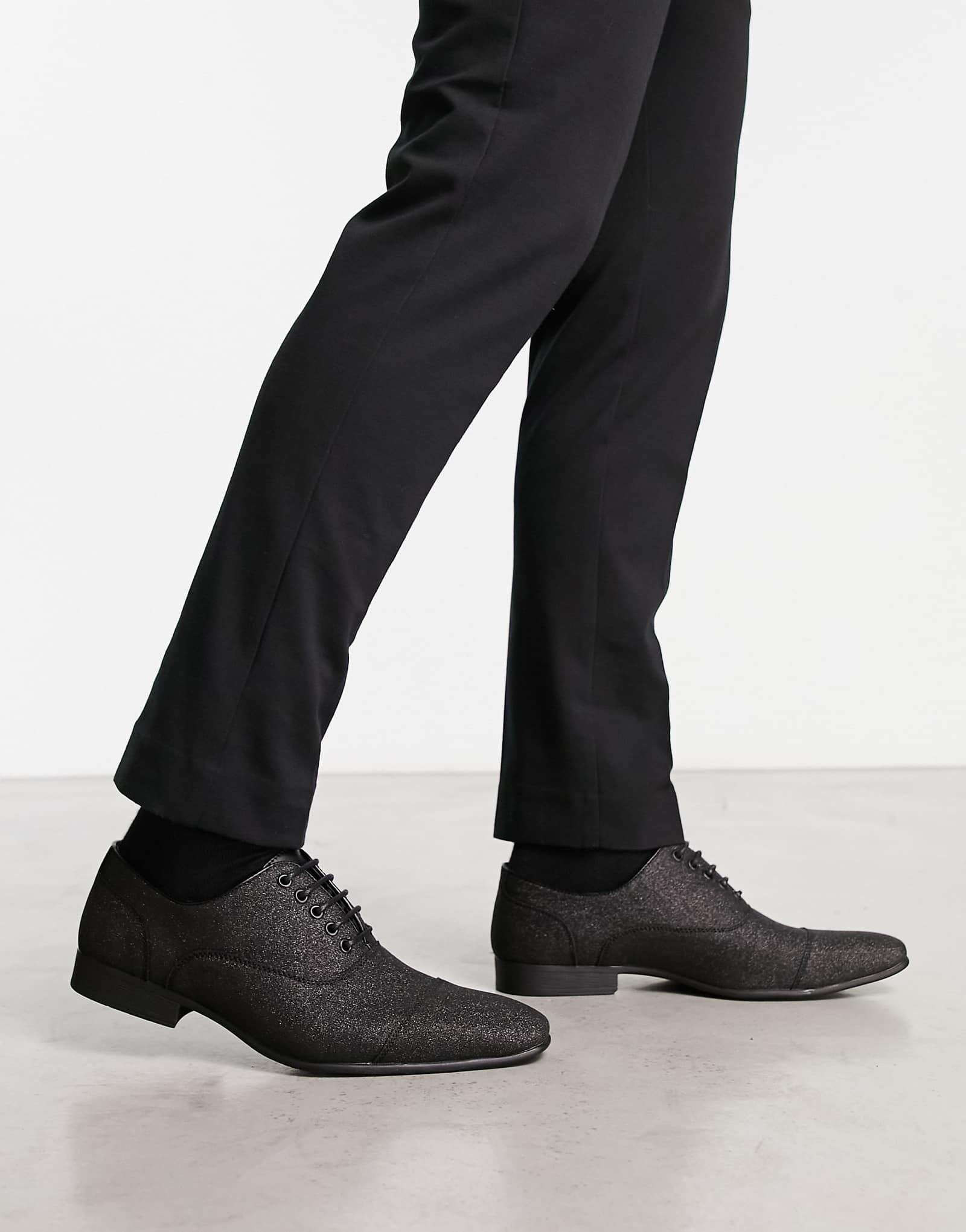 Блестящие оксфордские туфли на шнуровке из коллекции Truffle черного цвета 6190₽