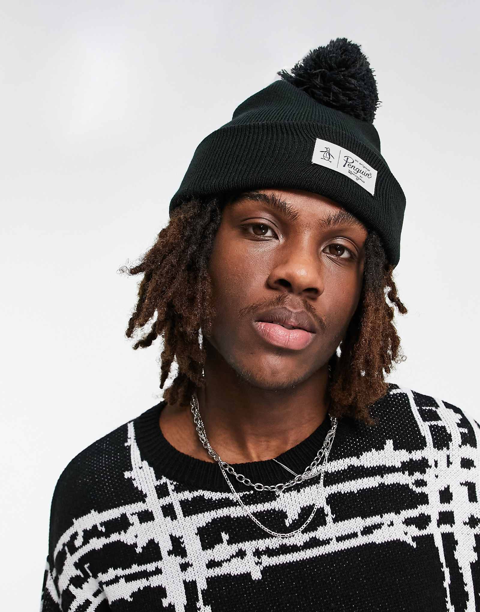 Шапочка-бини с оригинальным логотипом Penguin bobble beanie черного цвета 2990₽