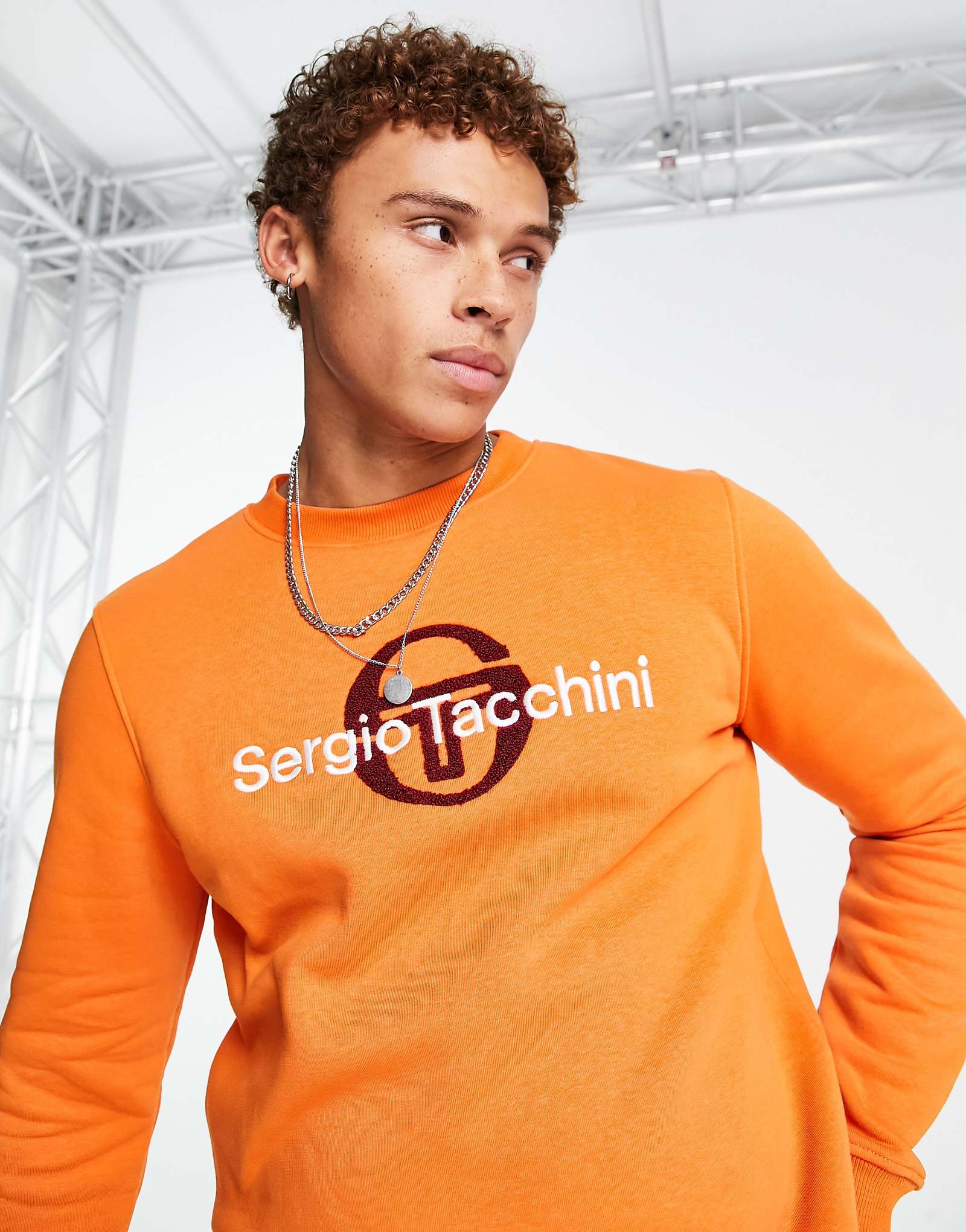 Свитер Sergio Tacchini с крупным логотипом оранжевого цвета 19790₽