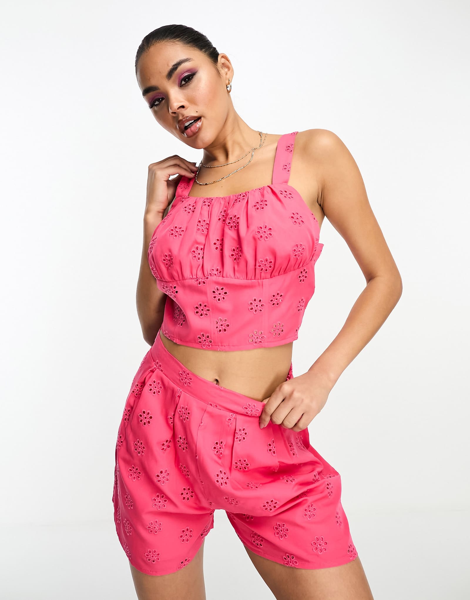 Укороченный топ-корсет с поношенными ушками розового цвета - часть комплекта 4890₽