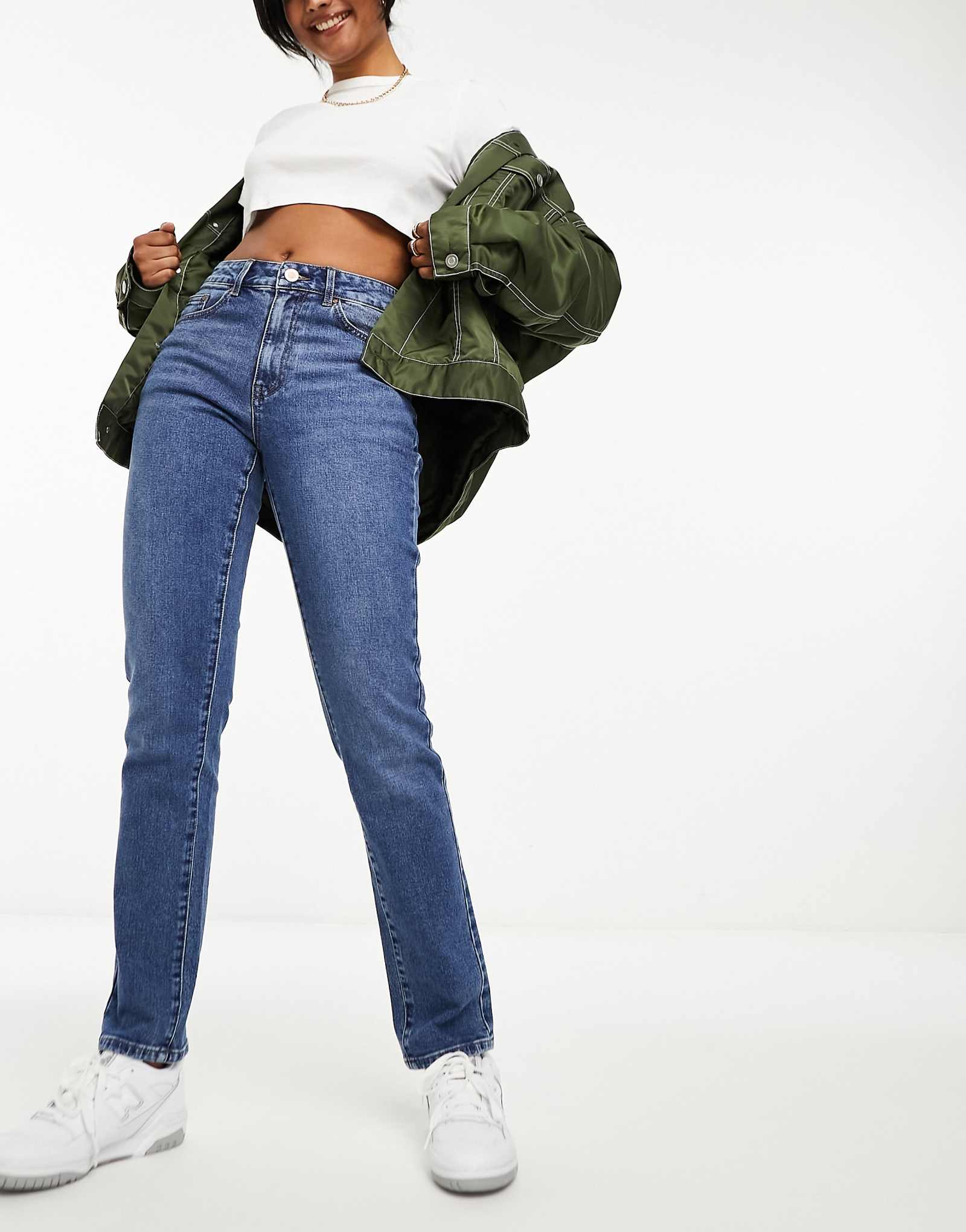 Джинсы с прямыми штанинами Vila темно-синего цвета 9190₽