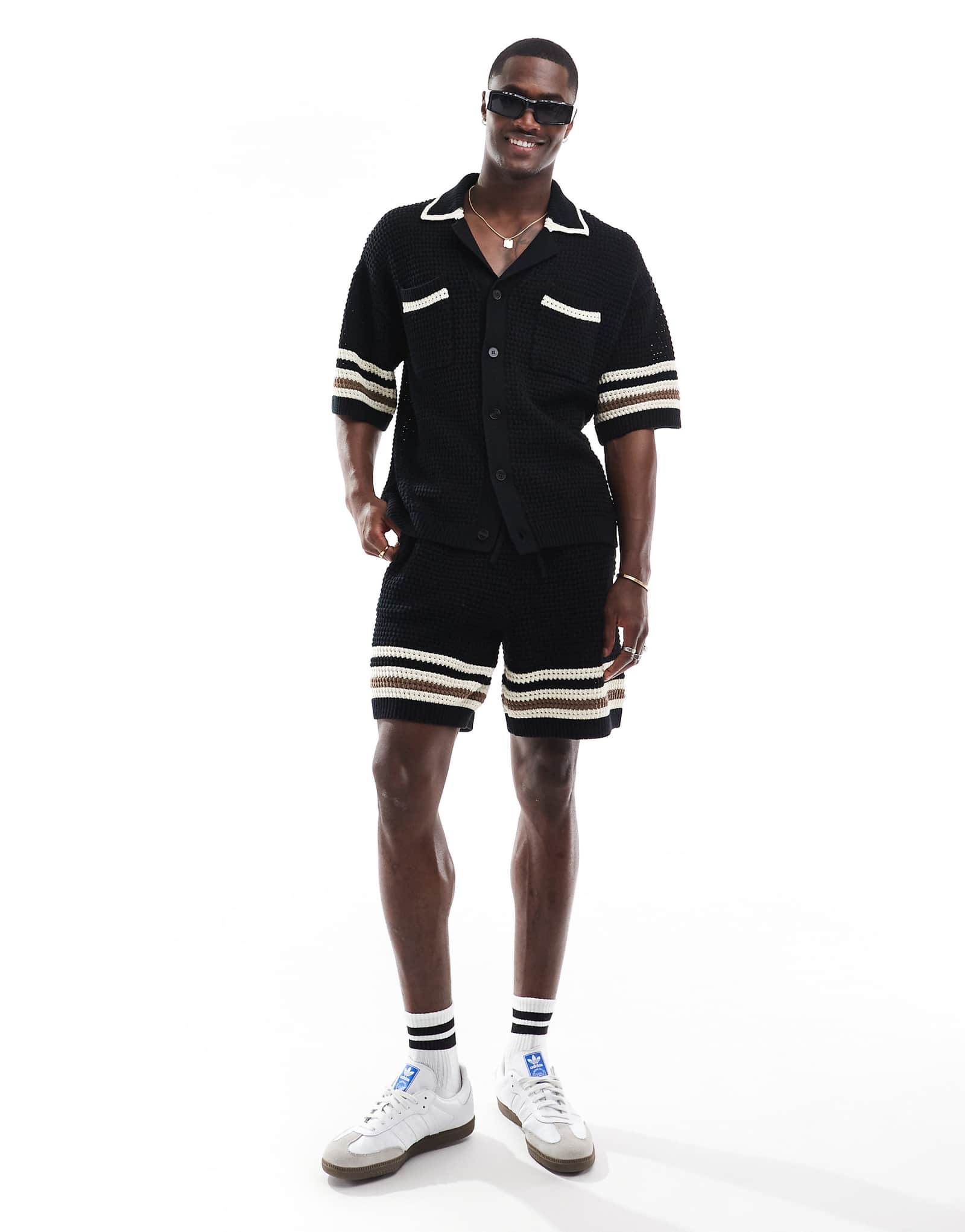 Трикотажные шорты Couture Club с отделкой в полоску черного цвета - часть комплекта 14190₽