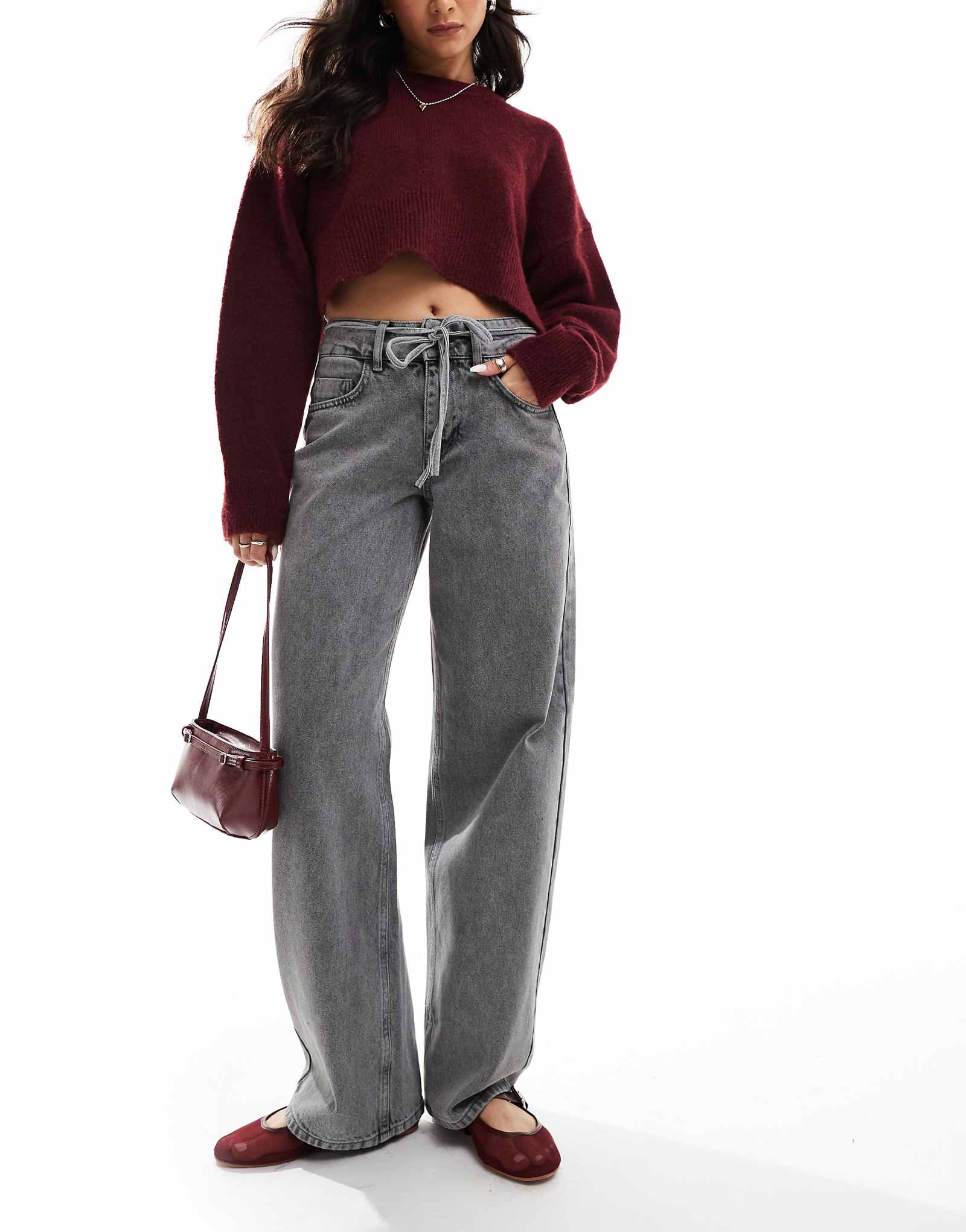 Что-то новенькое - джинсы средней посадки в стиле Corpcore с широкими штанинами серого цвета 11790₽