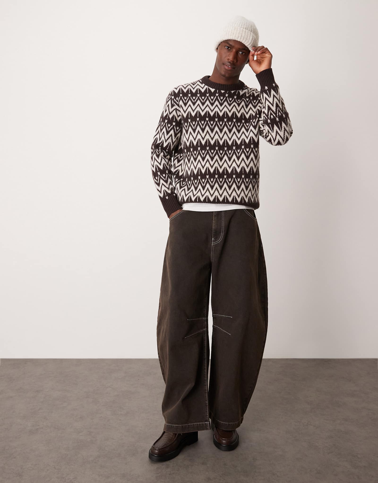 Вязаный свитер Selected Homme crew с кремово-коричневым рисунком 8590₽