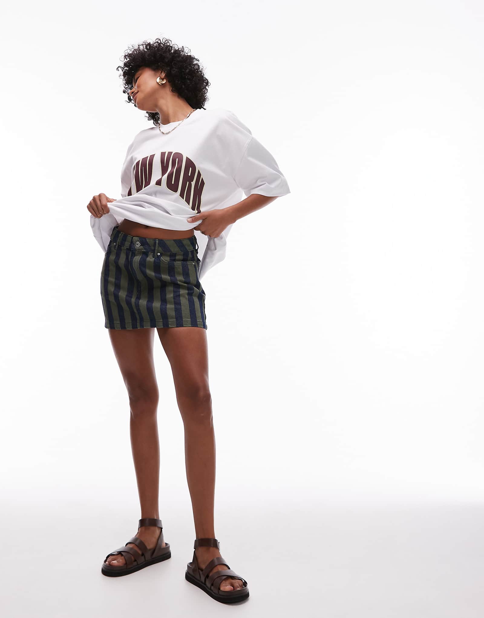 Джинсовая мини-юбка с баской от Topshop в полоску цвета хаки 11690₽