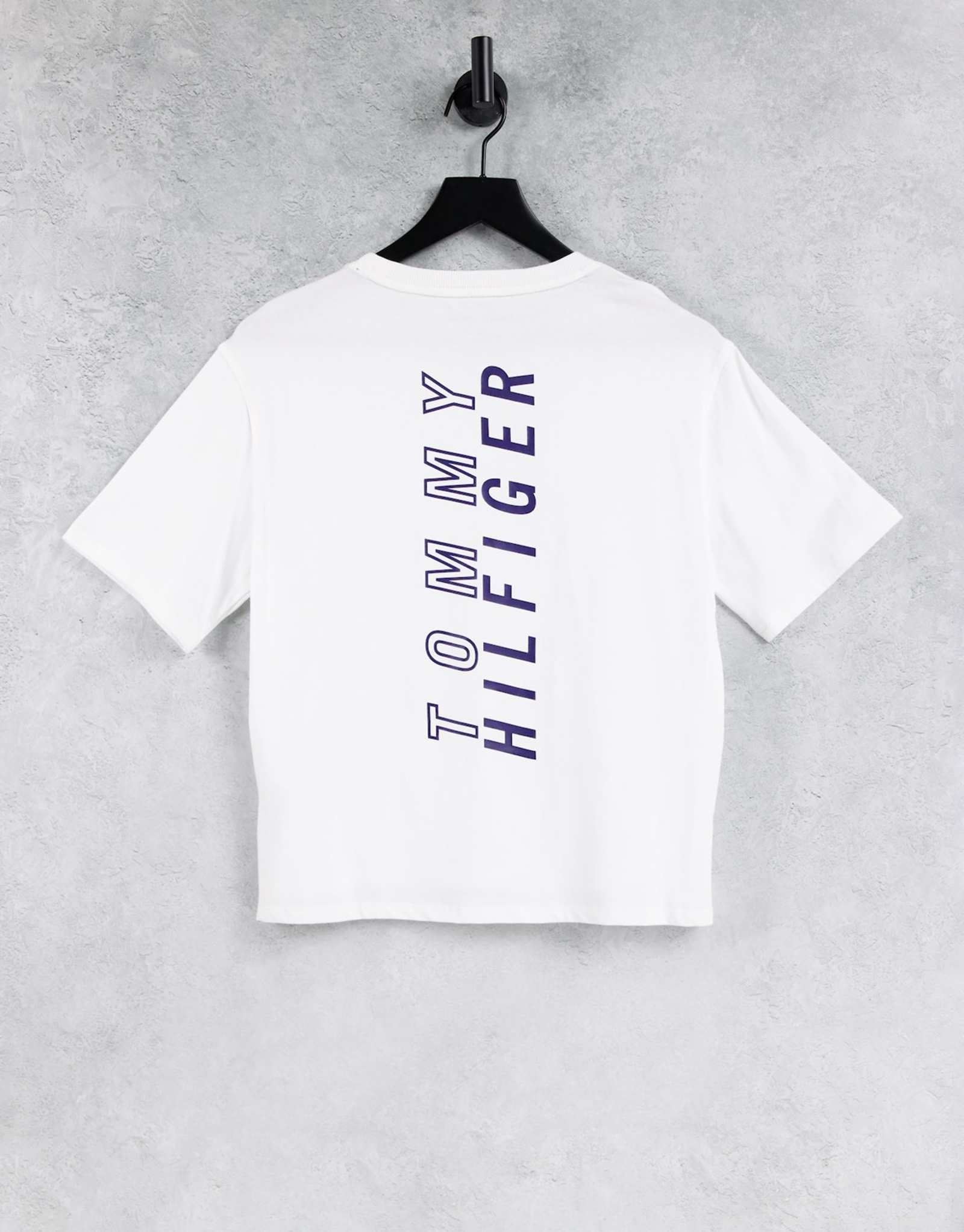 Футболка со спортивным флагом Tommy Hilfiger с графическим принтом сзади белого цвета