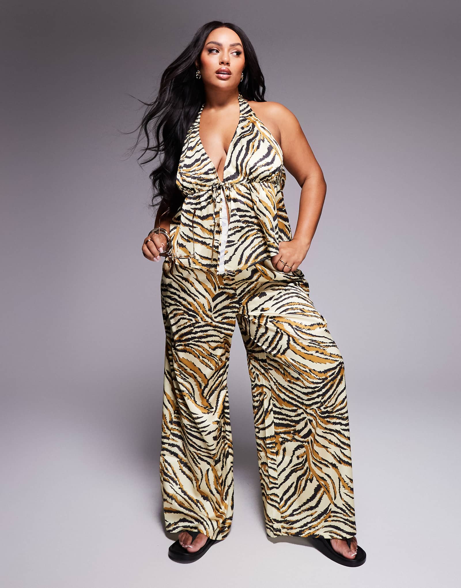 Атласные брюки ASOS DESIGN Curve Gia с животным принтом 3790₽