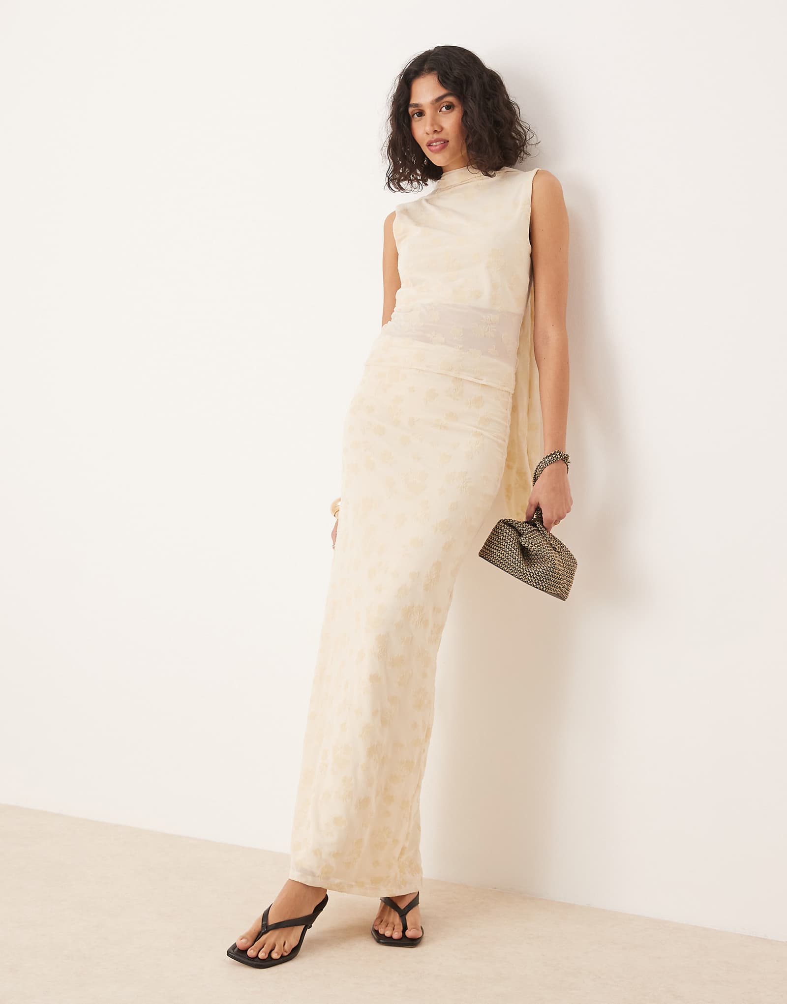 Кремовая макси-юбка со складками от ASOS DESIGN - часть комплекта 8190₽