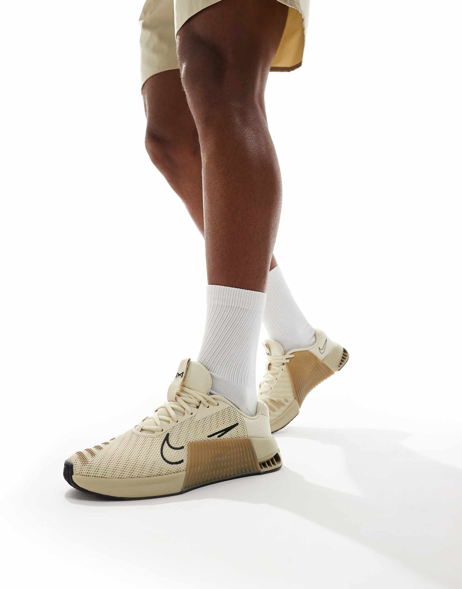 Кроссовки Nike Training Metcon 9 бежевого цвета 18390₽