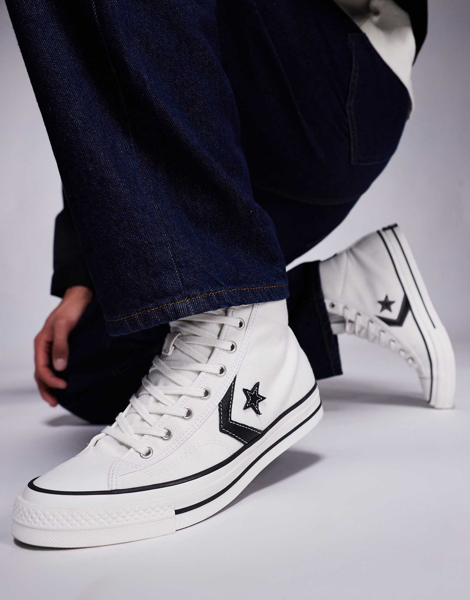 Кроссовки Converse Star Player 76 Hi белого и черного цветов 17390₽