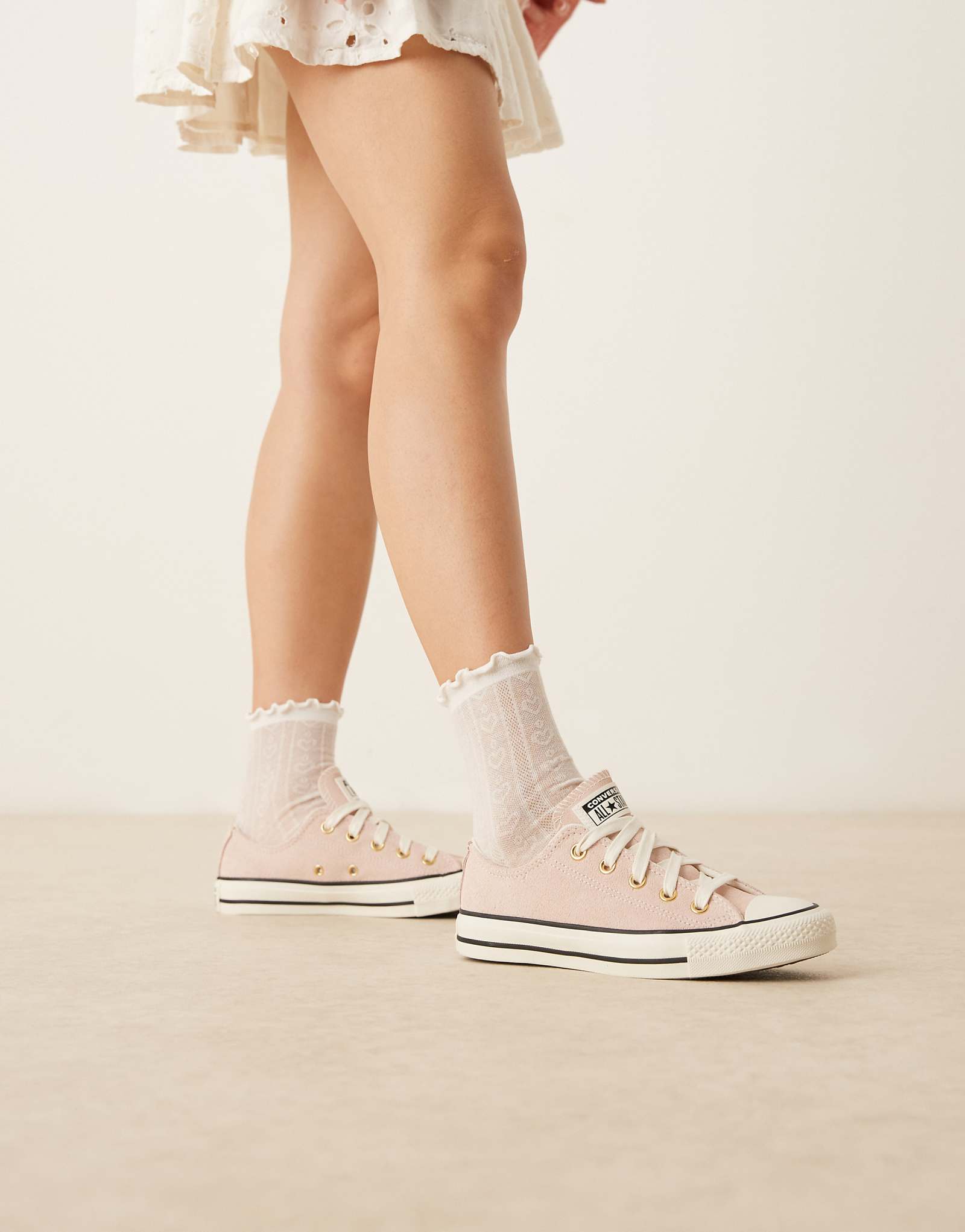 Замшевые кроссовки Converse Chuck Taylor All Star светло-розового цвета 9590₽
