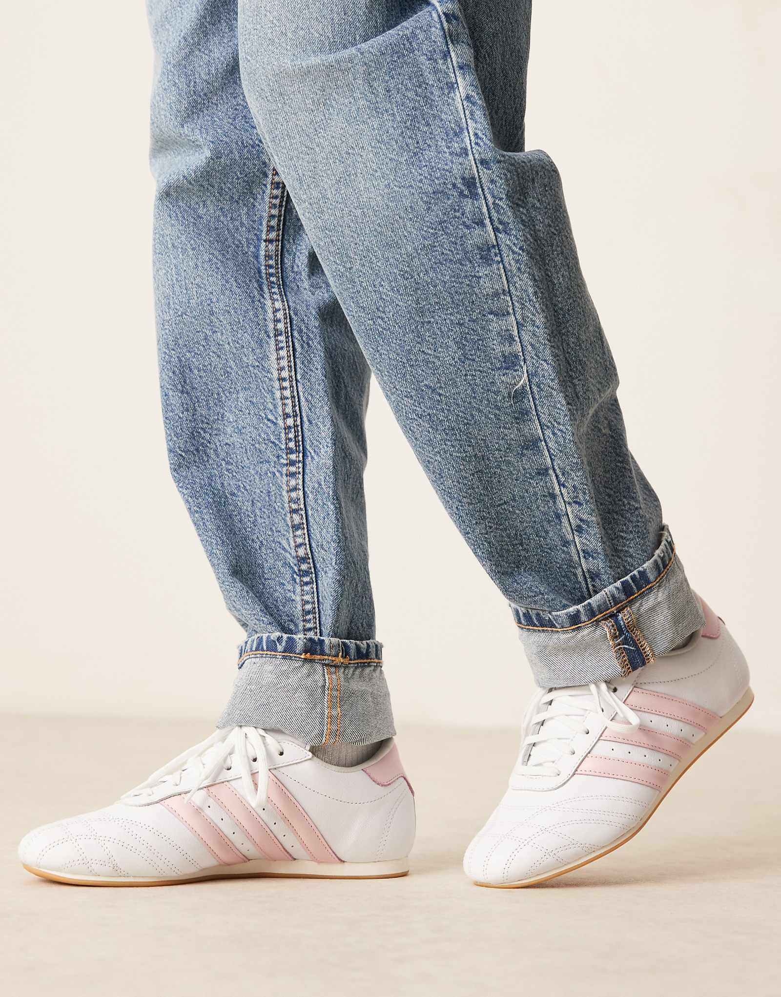 кружевные кроссовки adidas Originals для тхэквондо белого и розового цветов 8190₽