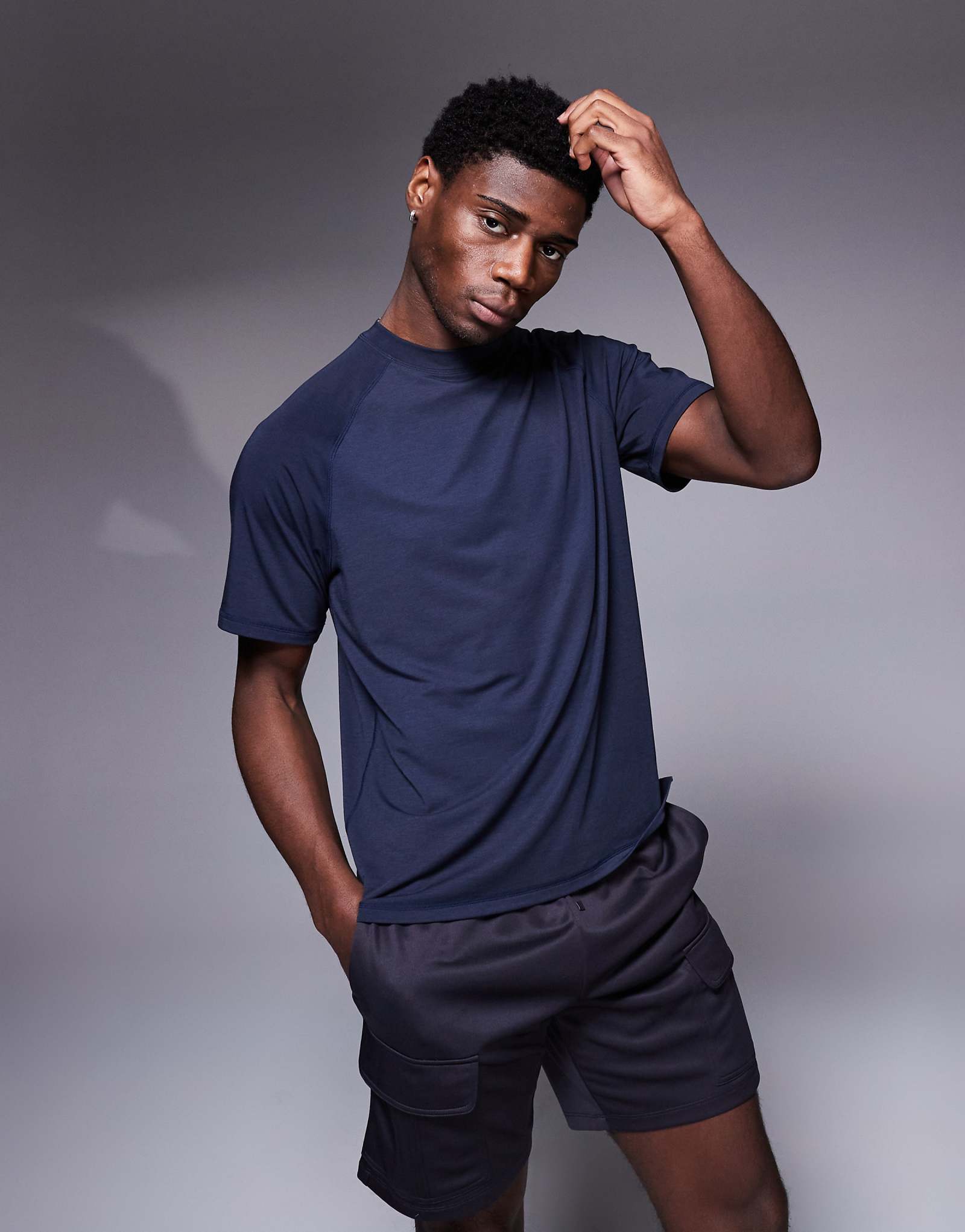 4505 Объемная тренировочная футболка Icon performance jersey в темно-синем цвете 5090₽