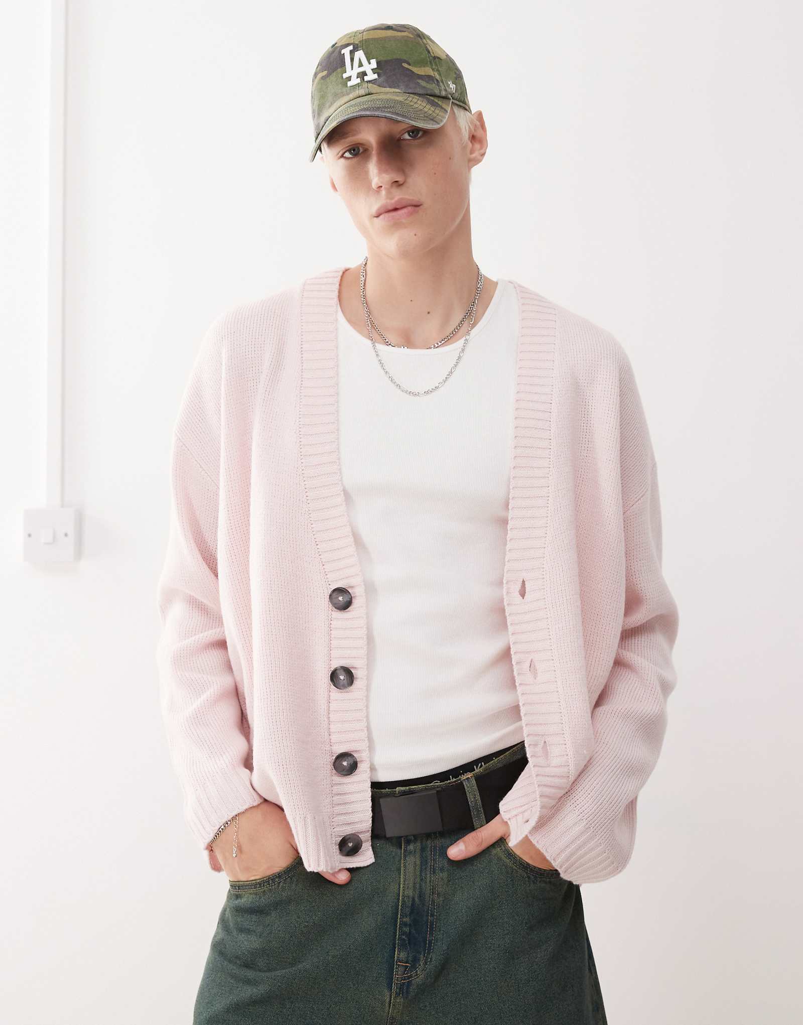 Вязаный кардиган COLLUSION с v-образным вырезом розового цвета 8790₽