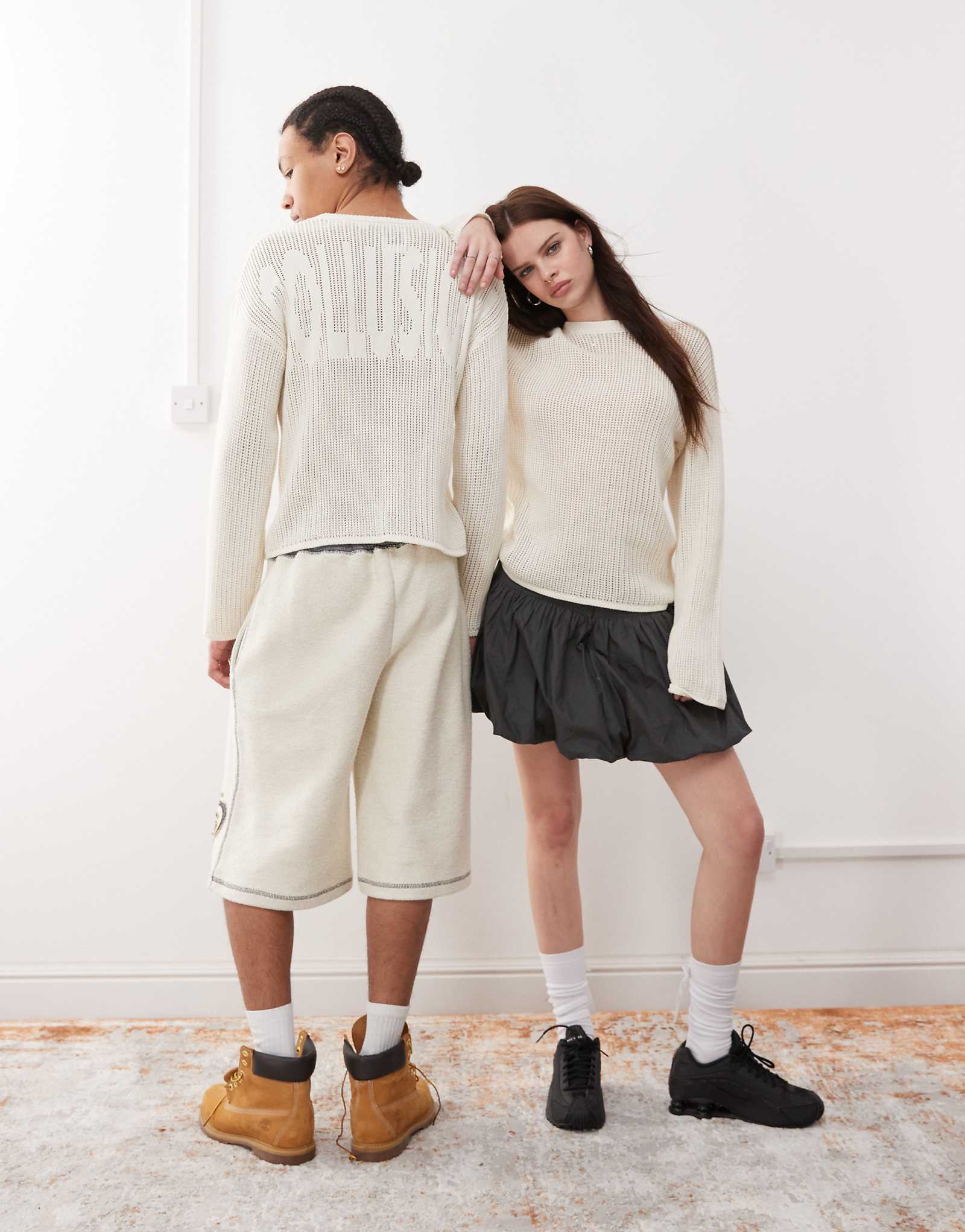 Фирменный свитер COLLUSION Unisex связанный крючком бледно-голубого цвета 3790₽