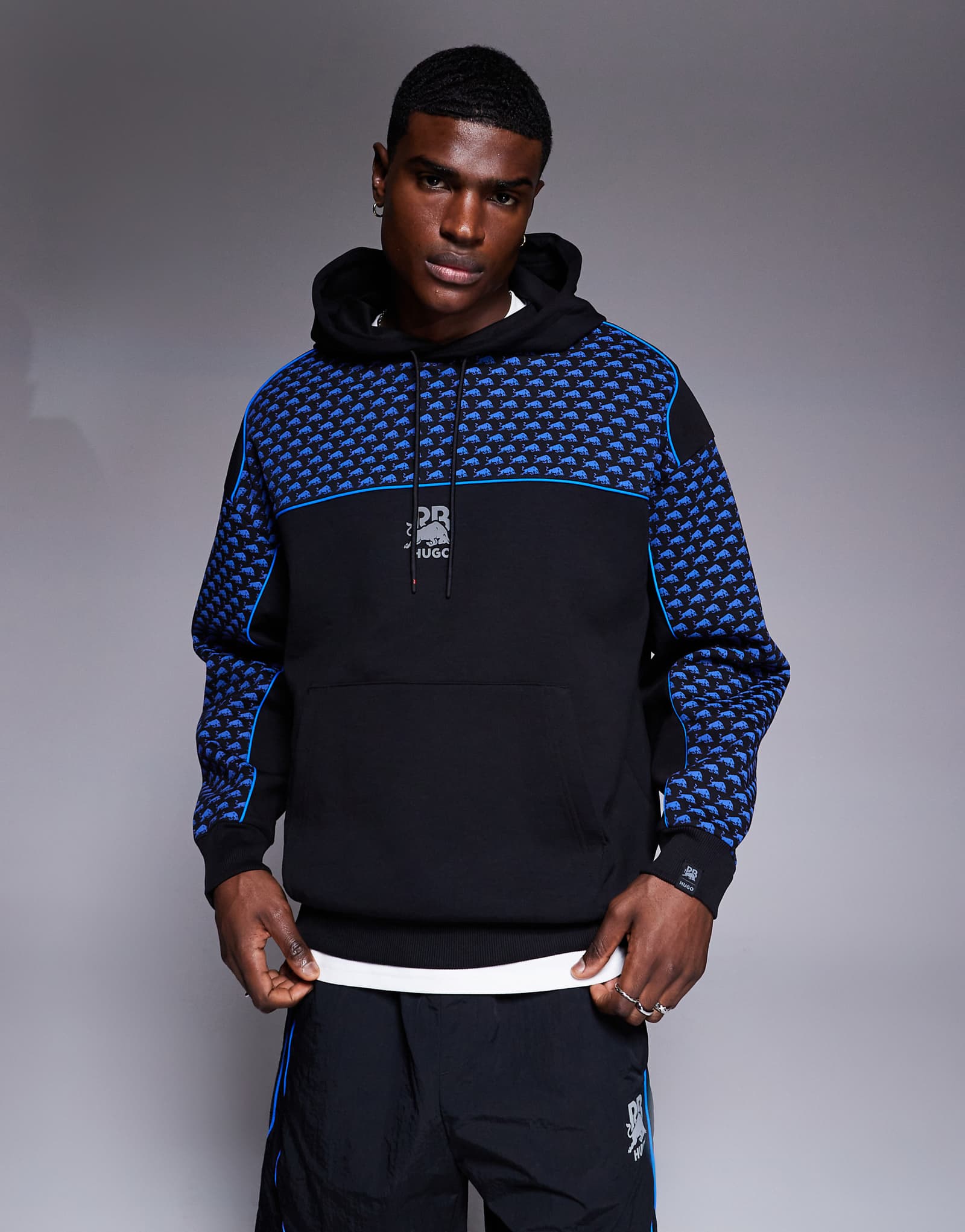 Хьюго Ред Булл капсулы Dilverston голубой окантовкой принт с логотипом толстовка с капюшоном оверсайз в черном 28290₽
