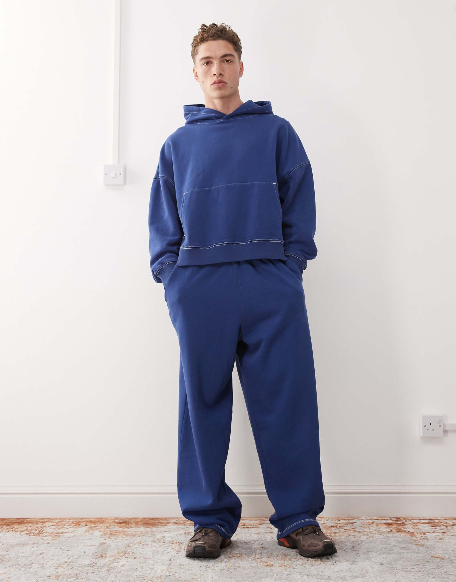 СГОВОР с мешковатыми спортивными брюками свободного кроя из выстиранного темно-синего цвета 8390₽