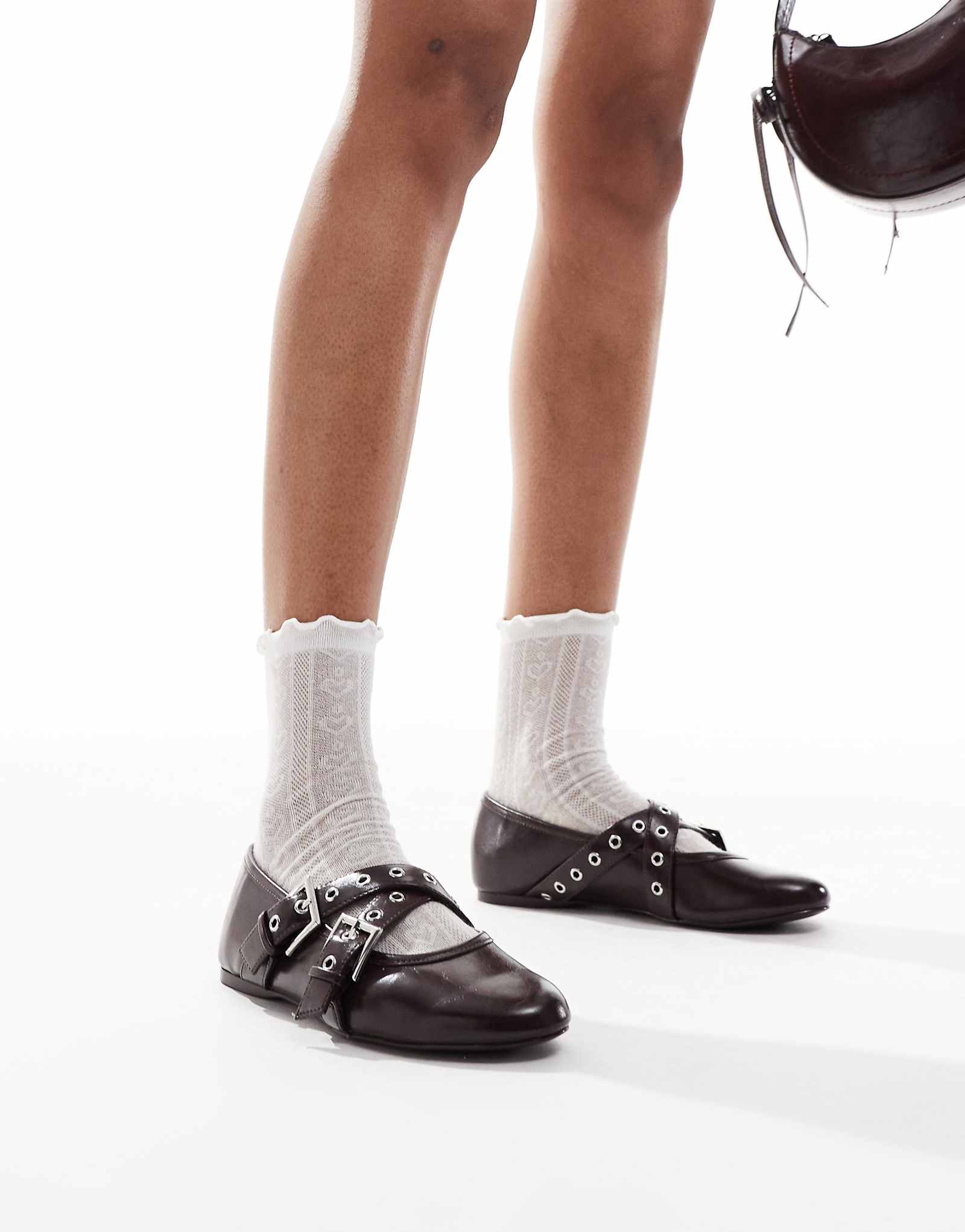 Балетки Bershka с пряжкой бордового цвета 6590₽