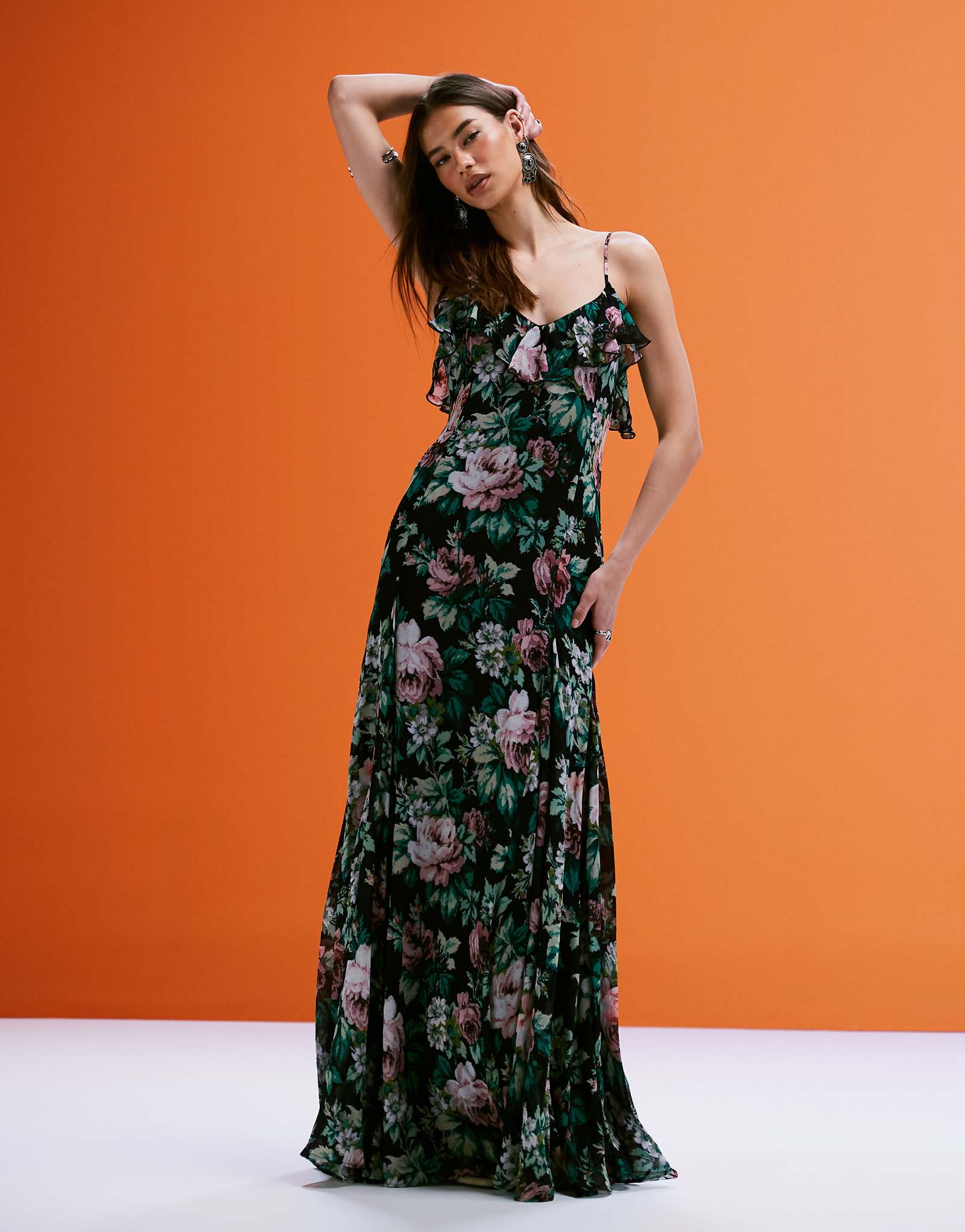 Макси-платье с оборками и цветочным принтом Mango синего цвета 44090₽