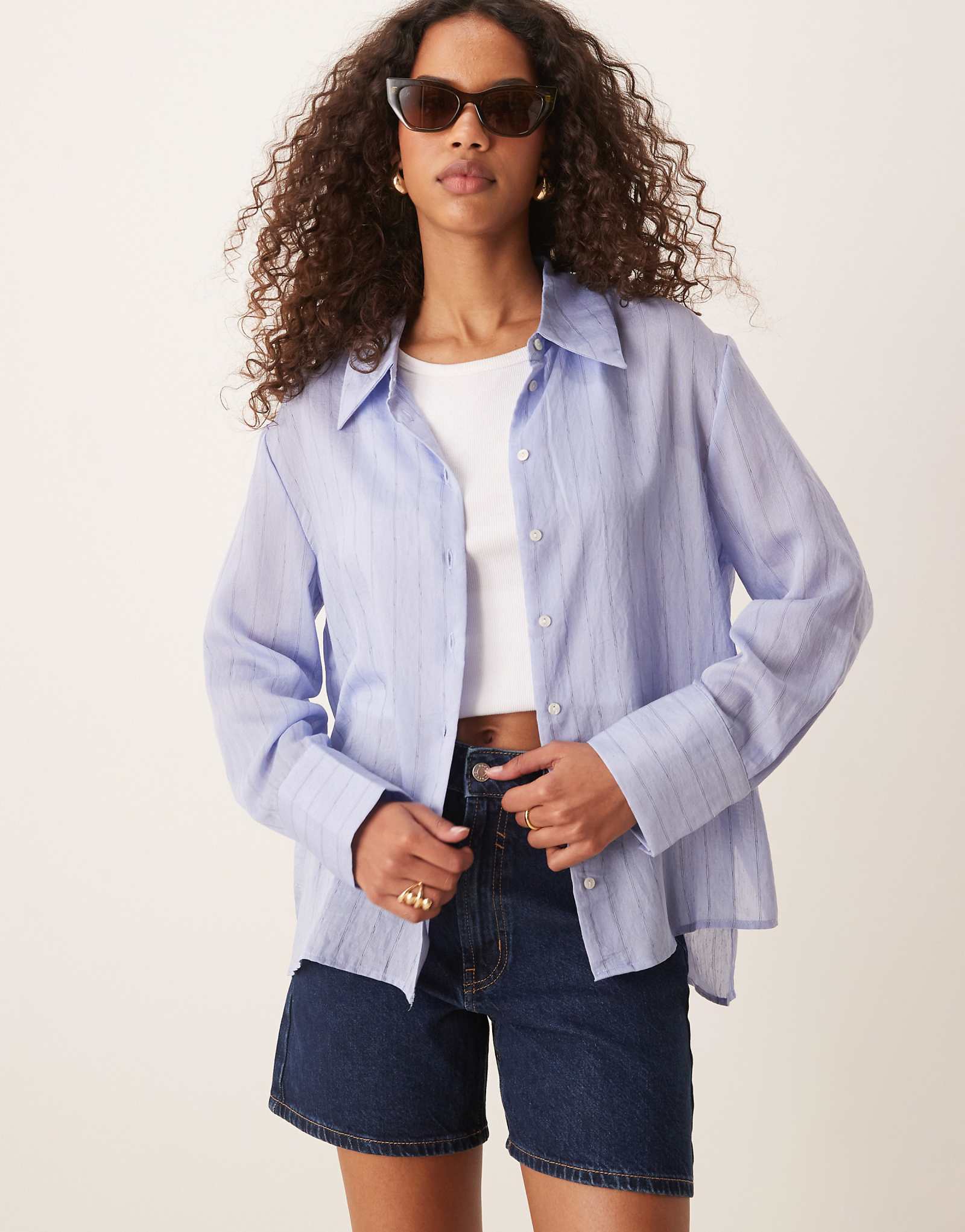 Непринужденная рубашка из льняной смеси Mango светло-голубого цвета 9790₽