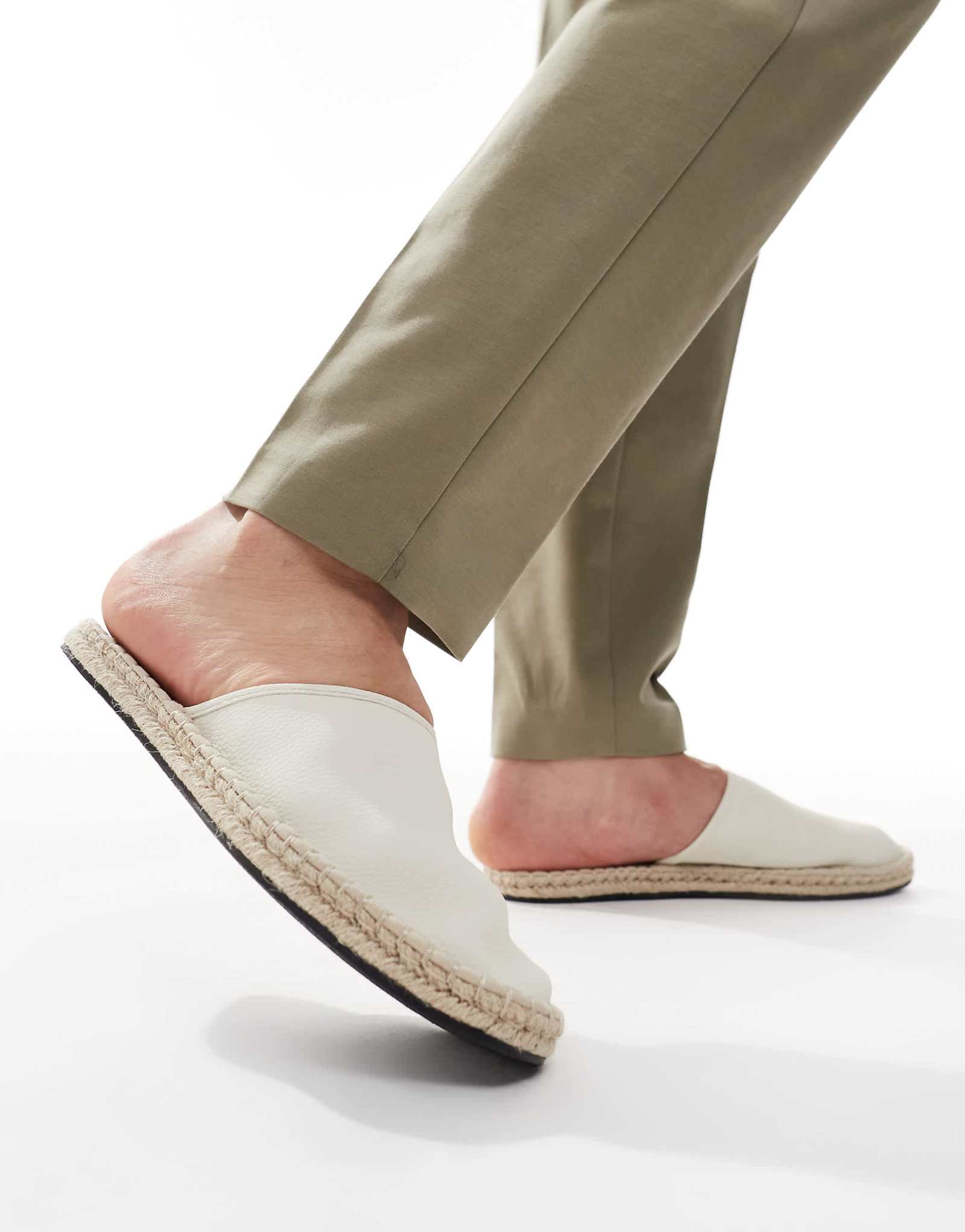 Эспадрильи ASOS DESIGN mule loafer белого цвета 3090₽