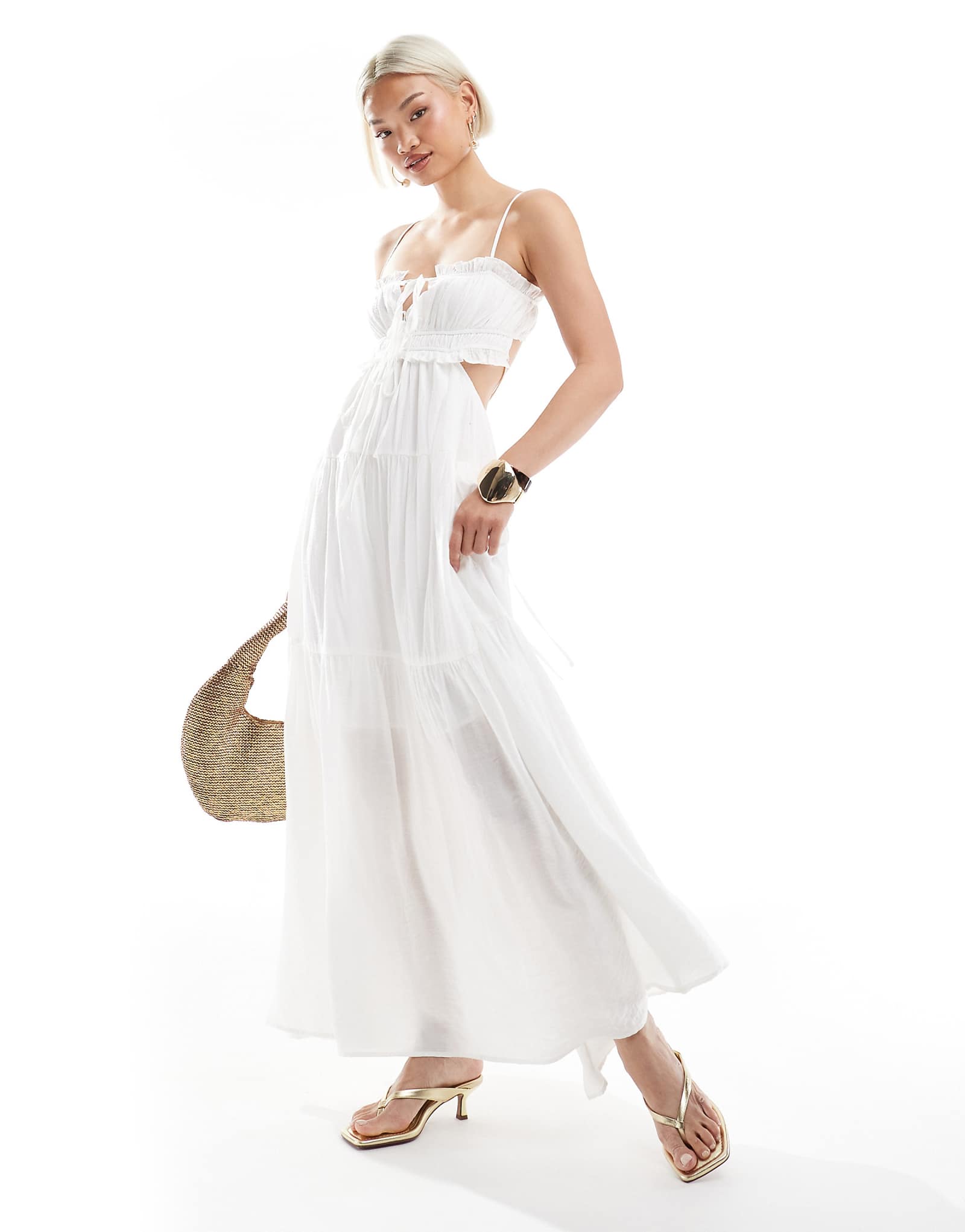 Эксклюзивное белое макси-платье с завязками спереди и рюшами выполненное в стиле Frolic с открытой спиной 13690₽