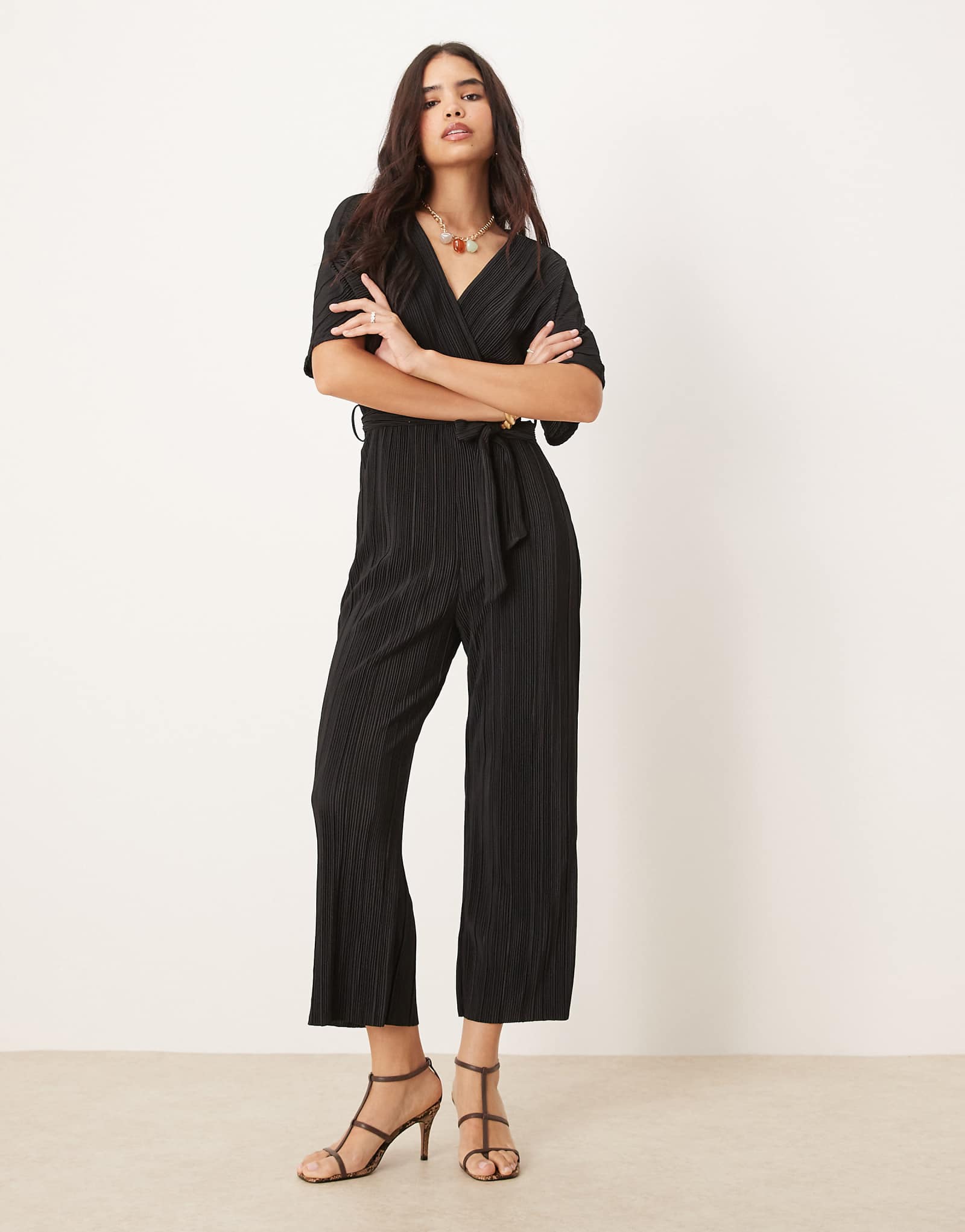 Комбинезон YAS plisse с запахом спереди черного цвета 19590₽