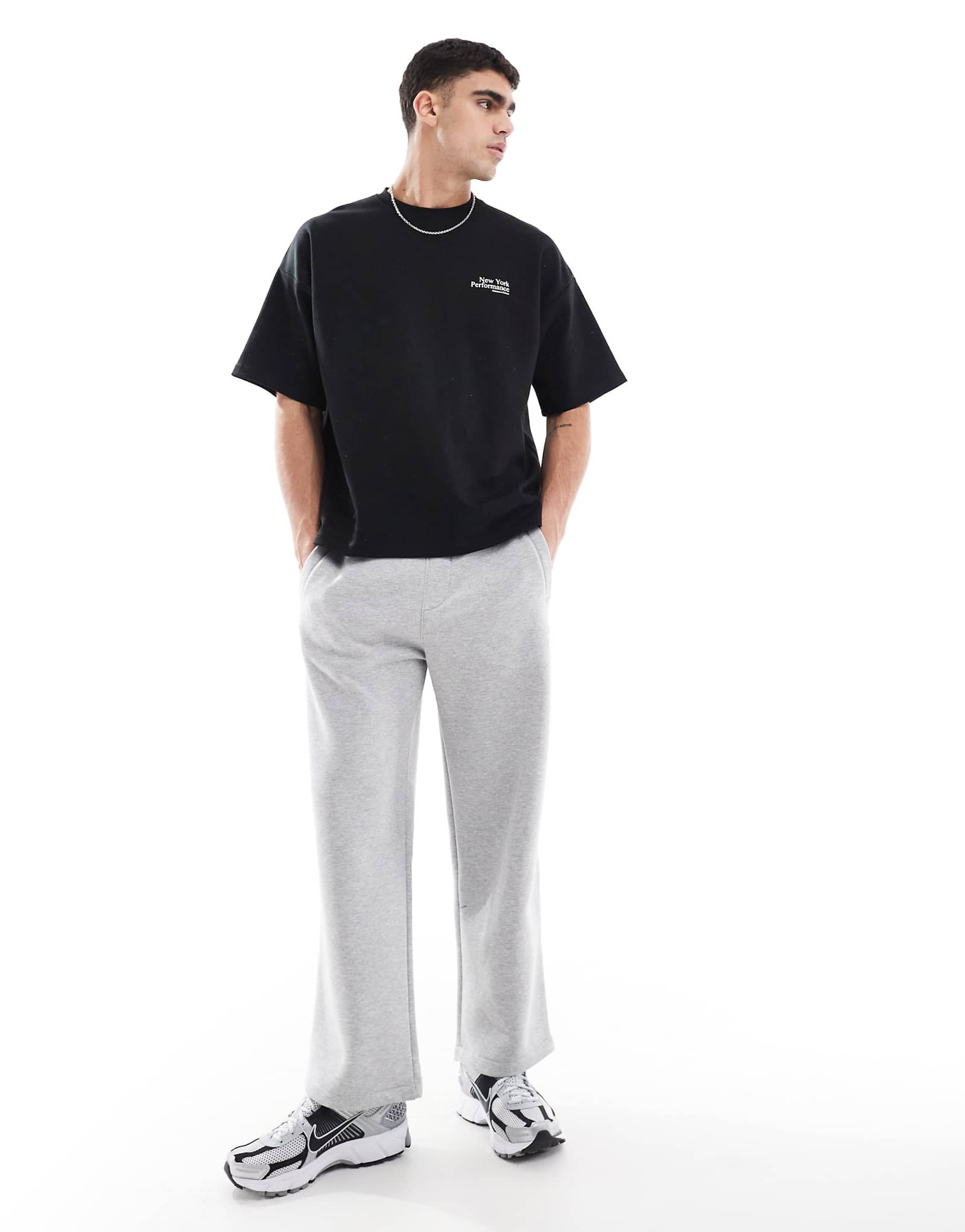 Спортивные брюки с широкими штанинами Pull-Bear светло-серого цвета 5590₽