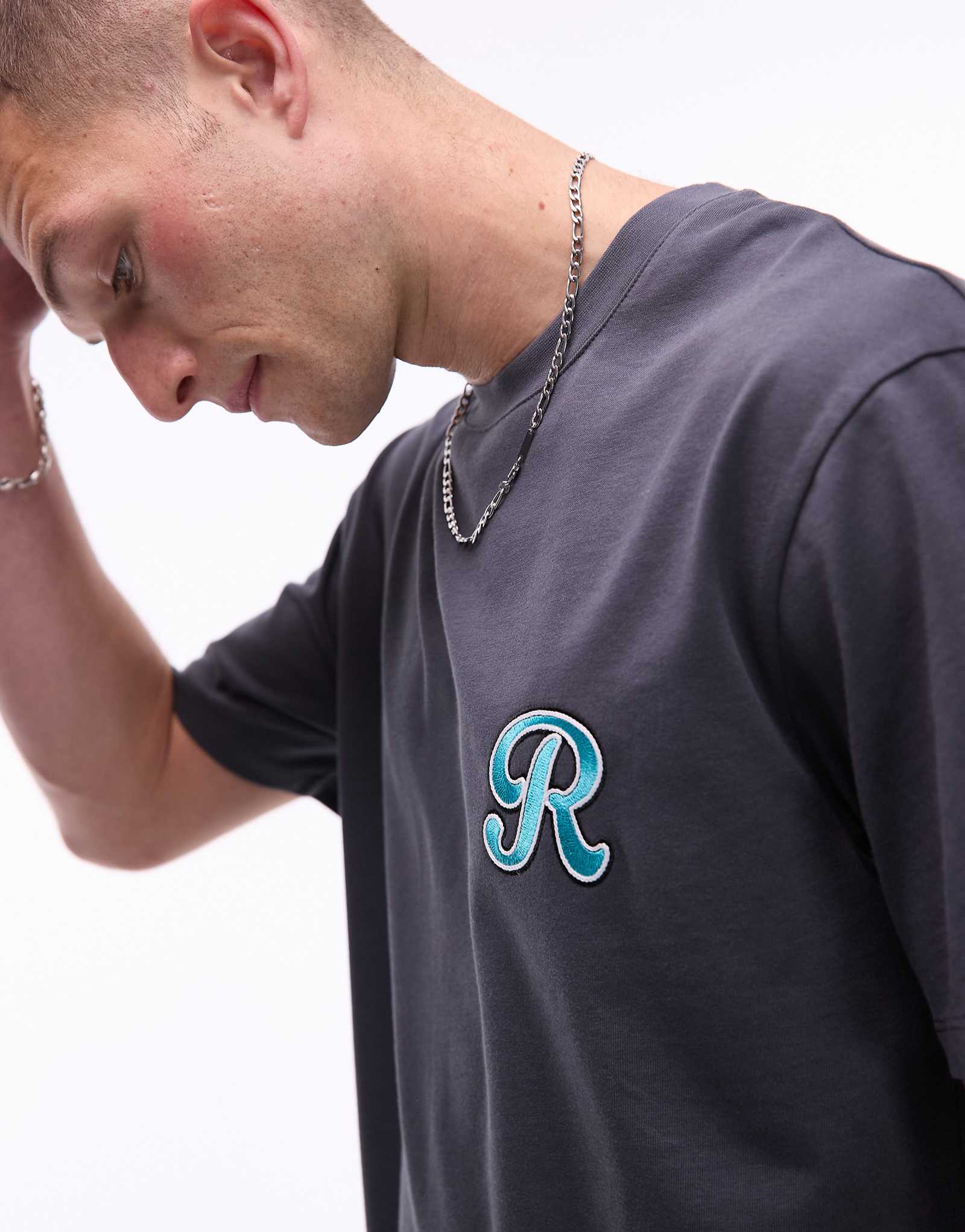 Футболка Topman heavyweight oversize fit с буквенной вышивкой из синели цвета древесного угля 4090₽