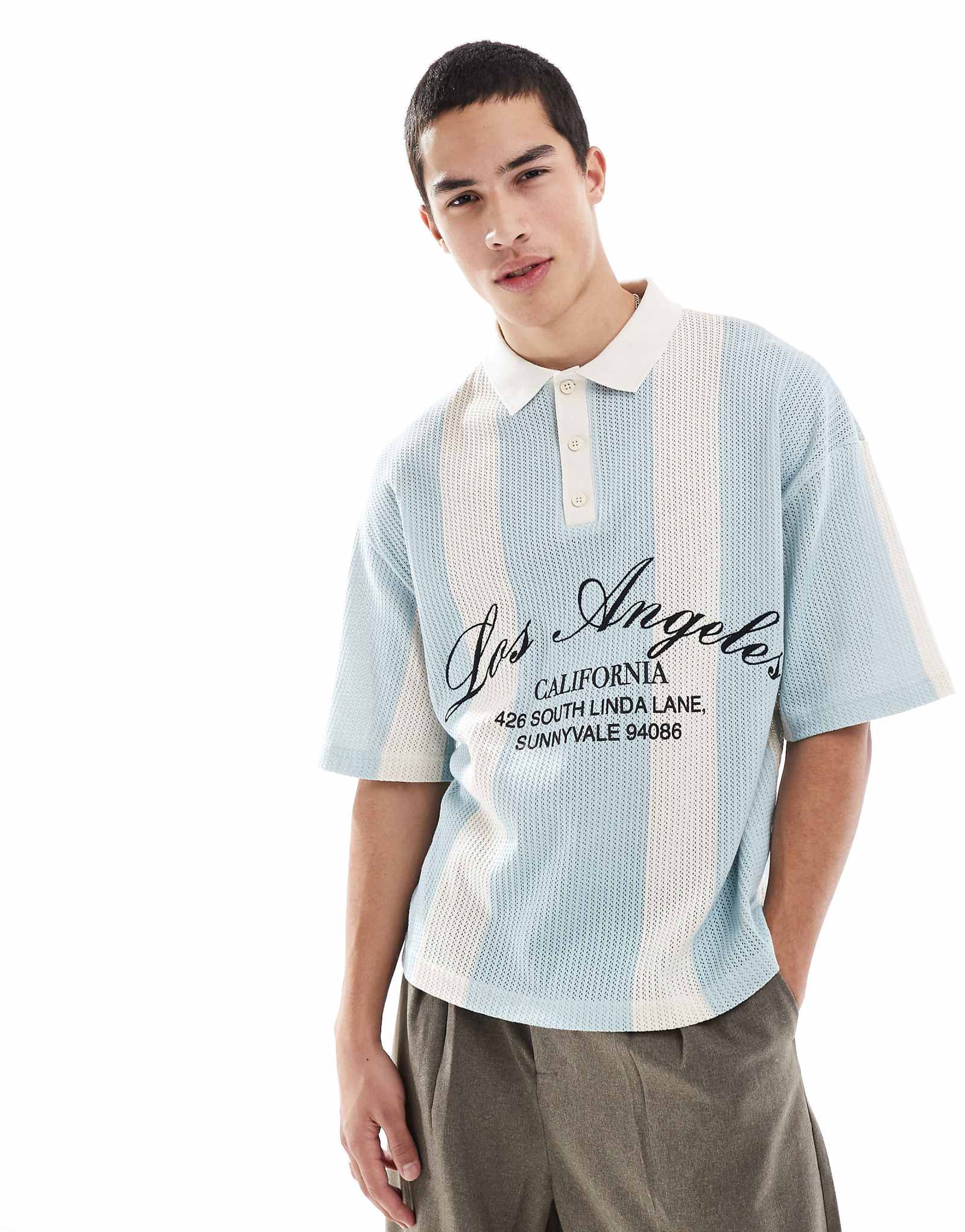 Синее трикотажное поло в широкую полоску в стиле ретро Pull-Bear 7590₽