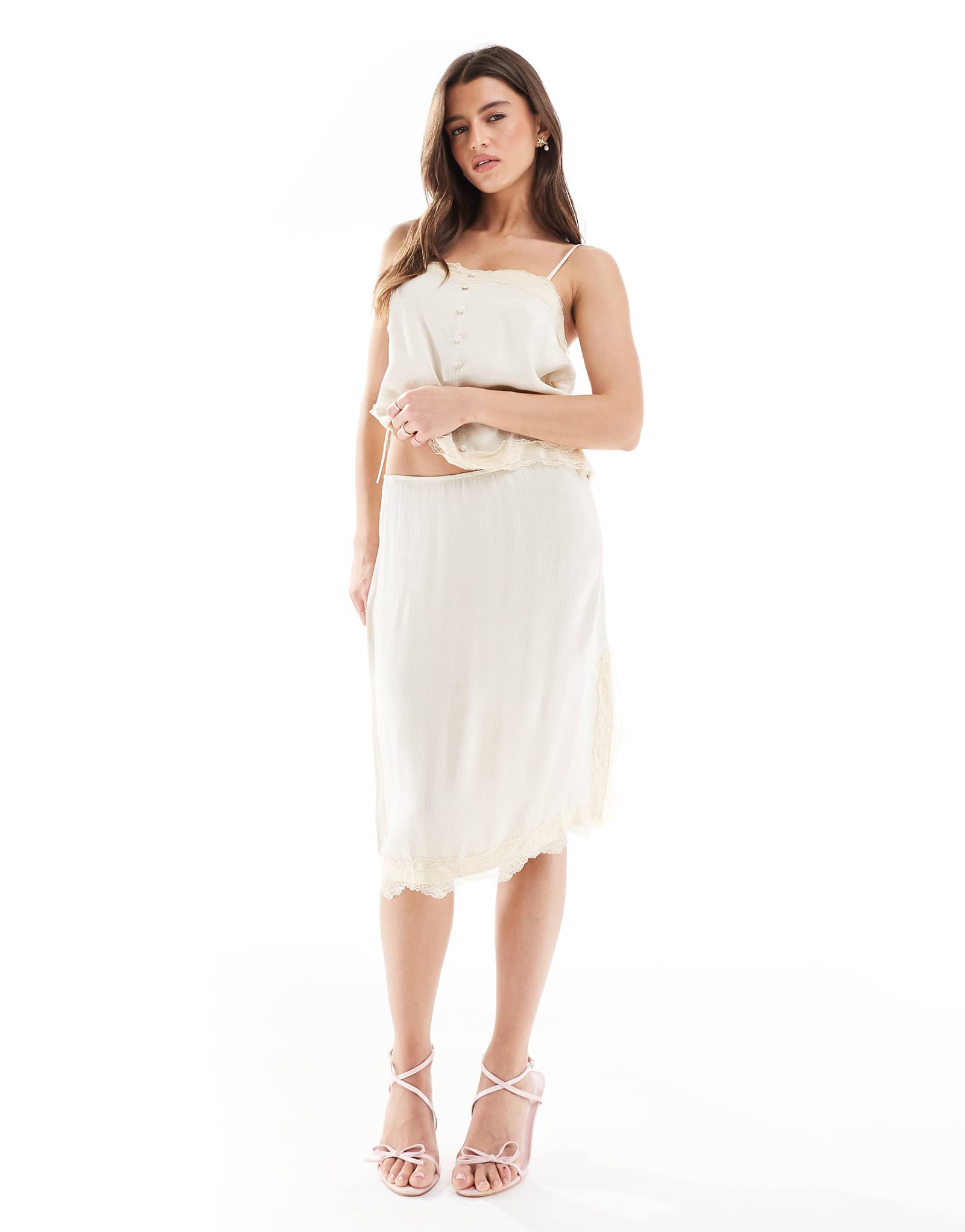 Юбка с кружевной отделкой Pull-Bear ванильного цвета - часть комплекта 3490₽