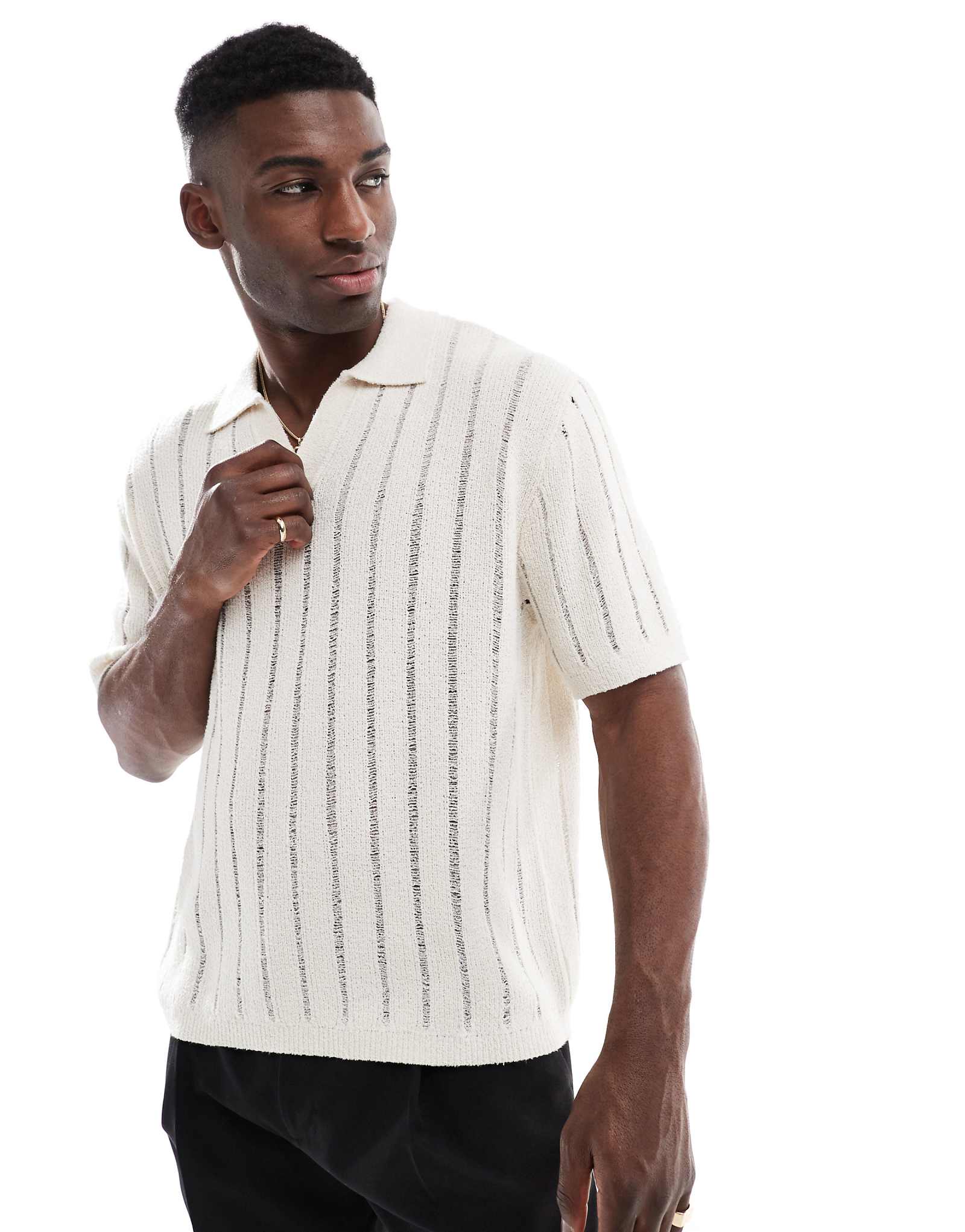 Вязаное поло в полоску Pull-Bear цвета экрю 5390₽